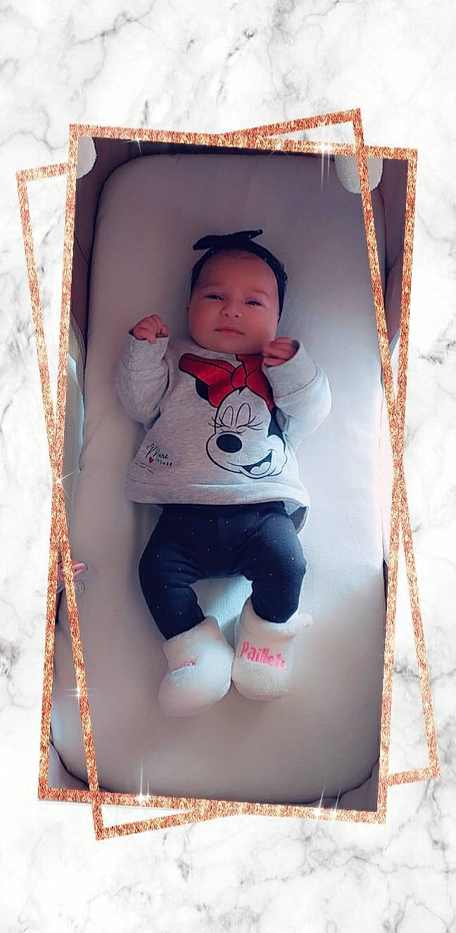 Shannon a rejoint le concours — aidez-le/la à gagner de superbes lots ! baby, baby_products, baby_safety, baby_sleeping, baby_toddler_clothing, baby_toys, carmine, child, design, interior_design, linens, person, play, room, sitting, sleeve, stuffed_toy, textile, twig, winter