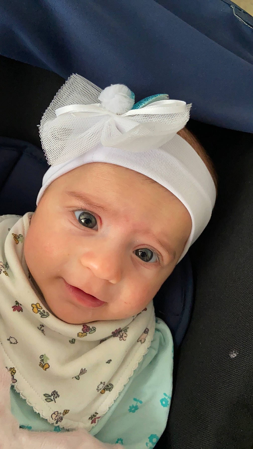 Prayla a rejoint le concours — aidez-le/la à gagner de superbes lots ! baby, baby_toddler_clothing, bonnet, cap, cheek, child, chin, costume_hat, eyelash, fashion_accessory, happy, headband, headgear, headpiece, headwear, lip, pattern, person, skin, sleeve