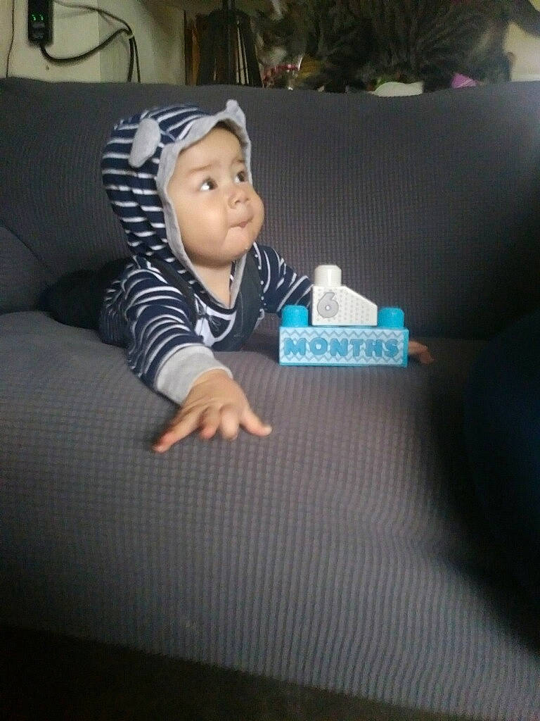 Atreyu is registered to the contest to win money with this photo: baby, child, head, person, sitting, toddler, vacation