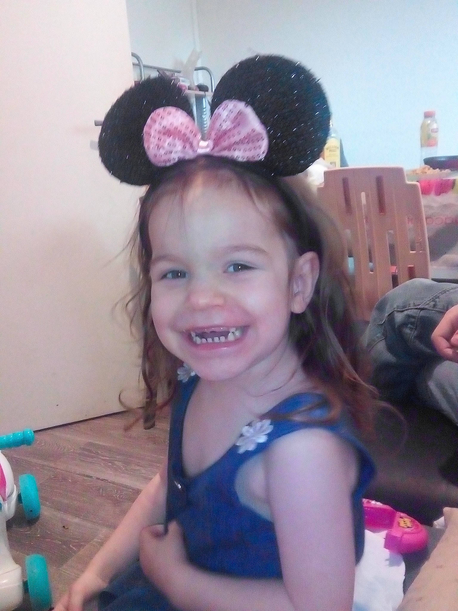 Anastasia a rejoint le concours — aidez-le/la à gagner de superbes lots ! baby_toddler_clothing, child, costume_hat, ear, event, fashion_accessory, fun, hair_accessory, hair_tie, happy, headband, headpiece, joy, magenta, party_supply, pattern, person, pink, purple, smile