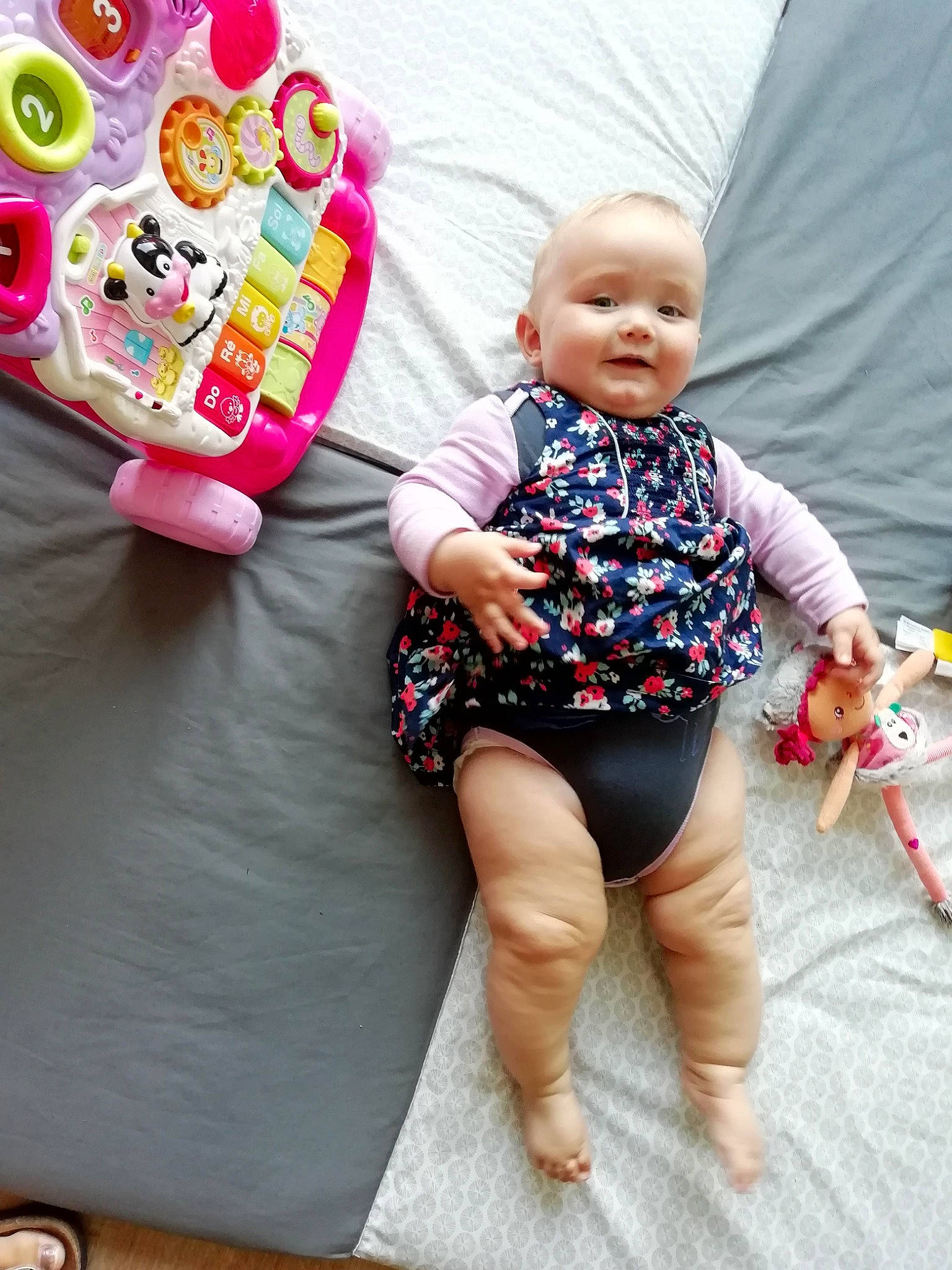 Julia participe au concours pour gagner de l'argent avec cette photo : baby, baby_products, child, person, pink, play, product, toddler