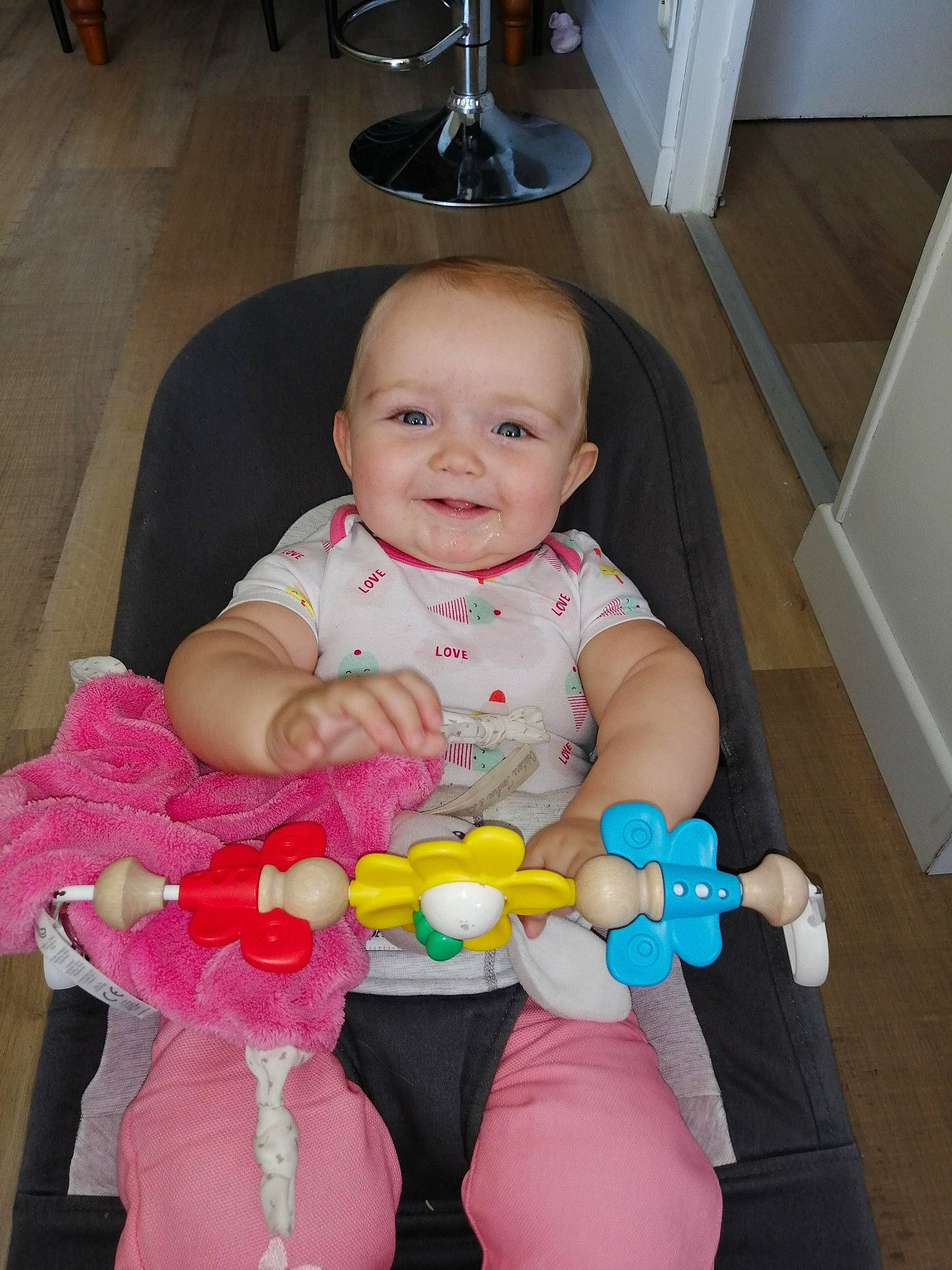 Julia a rejoint le concours — aidez-le/la à gagner de superbes lots ! baby, baby_products, child, joy, person, play, product, skin, toddler