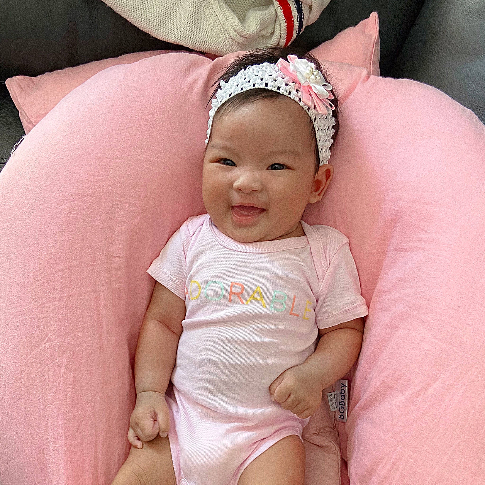 Kha Thy participe au concours pour gagner de l'argent avec cette photo : baby, cheek, child, ear, fashion_accessory, hair_accessory, happy, head, headband, headgear, headpiece, lip, person, pink, product, skin, smile, toddler