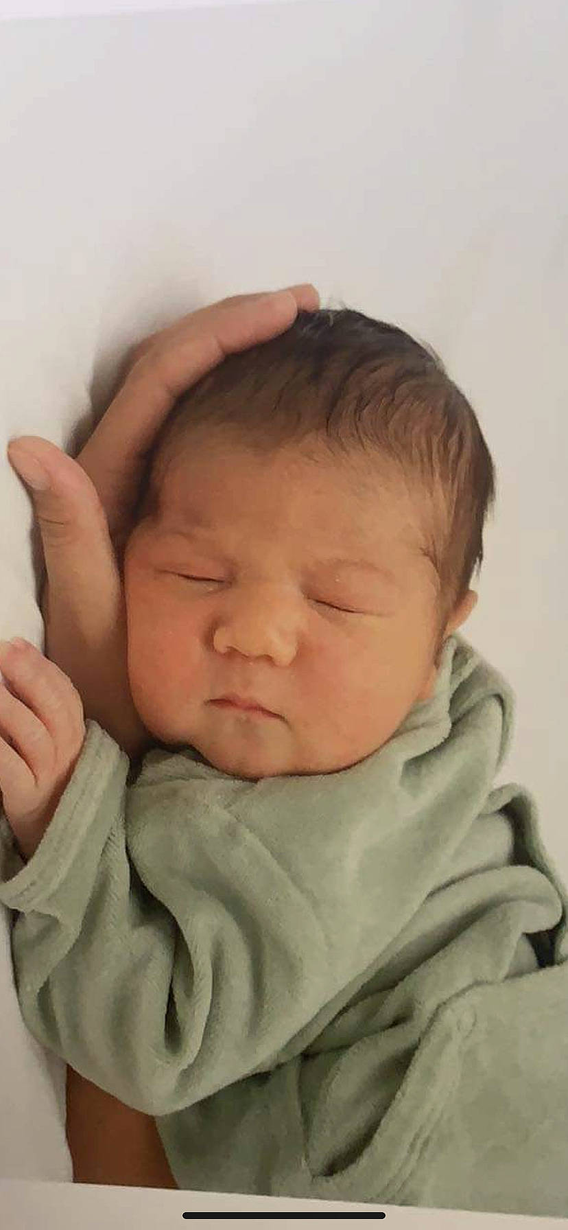 Amine participe au concours pour gagner de l'argent avec cette photo : baby, baby_toddler_clothing, cheek, child, chin, close_up, comfort, eyebrow, face, forehead, gesture, happy, head, linens, lip, nose, person, skin, sleeve, thumb