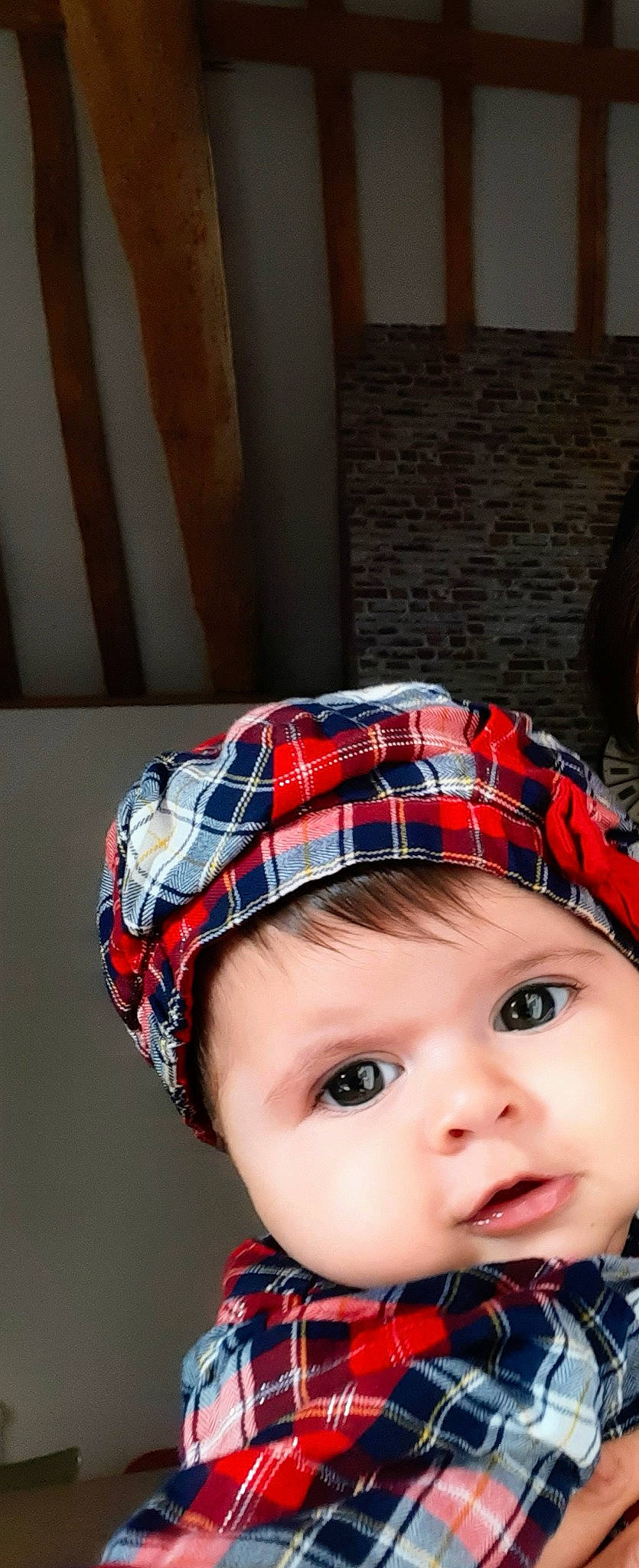 Gabrielle participe au concours pour gagner de l'argent avec cette photo : baby, baby_toddler_clothing, bonnet, cap, child, electric_blue, eye, eyebrow, eyelash, fashion_accessory, fashion_design, flash_photography, happy, headwear, pattern, person, plaid, portrait_photography, tartan, throat
