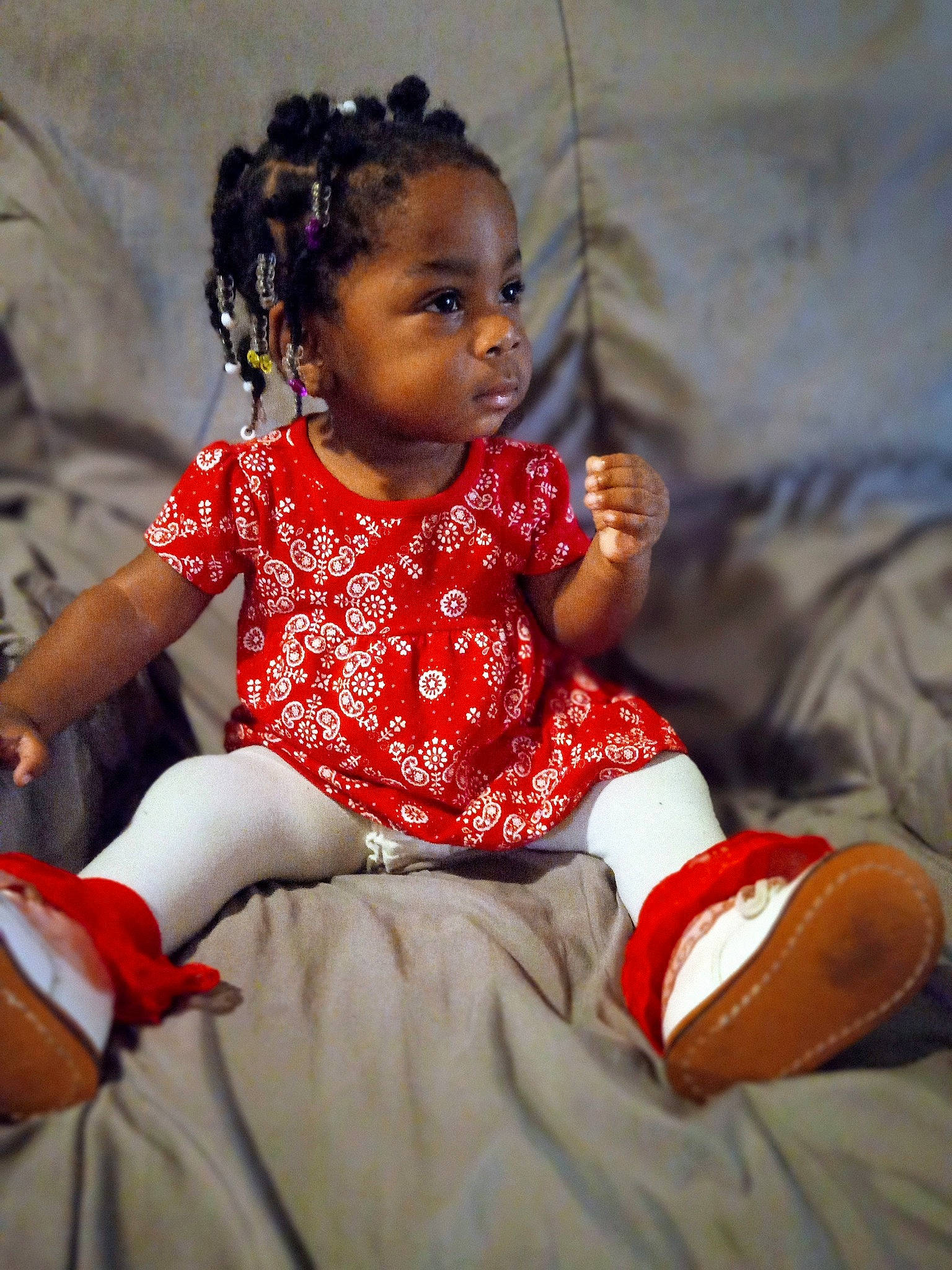 Hope is registered to the contest to win money with this photo: baby_toddler_clothing, cheek, child, chin, comfort, elbow, event, eye, face, fun, hairstyle, happy, head, human_body, human_leg, person, skin, sleeve, smile, thigh