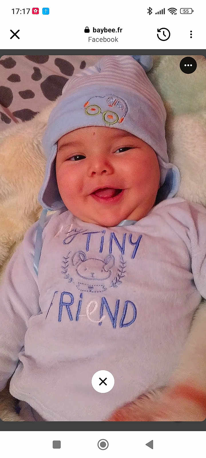 Amayas a rejoint le concours — aidez-le/la à gagner de superbes lots ! baby, smiling, hat, blue_hat, infant, cute, clothing, sleepwear, blanket, soft_texture, face, cheeks, happy, portrait, lying_down, child, warm, indoors, cozy, cute_expression