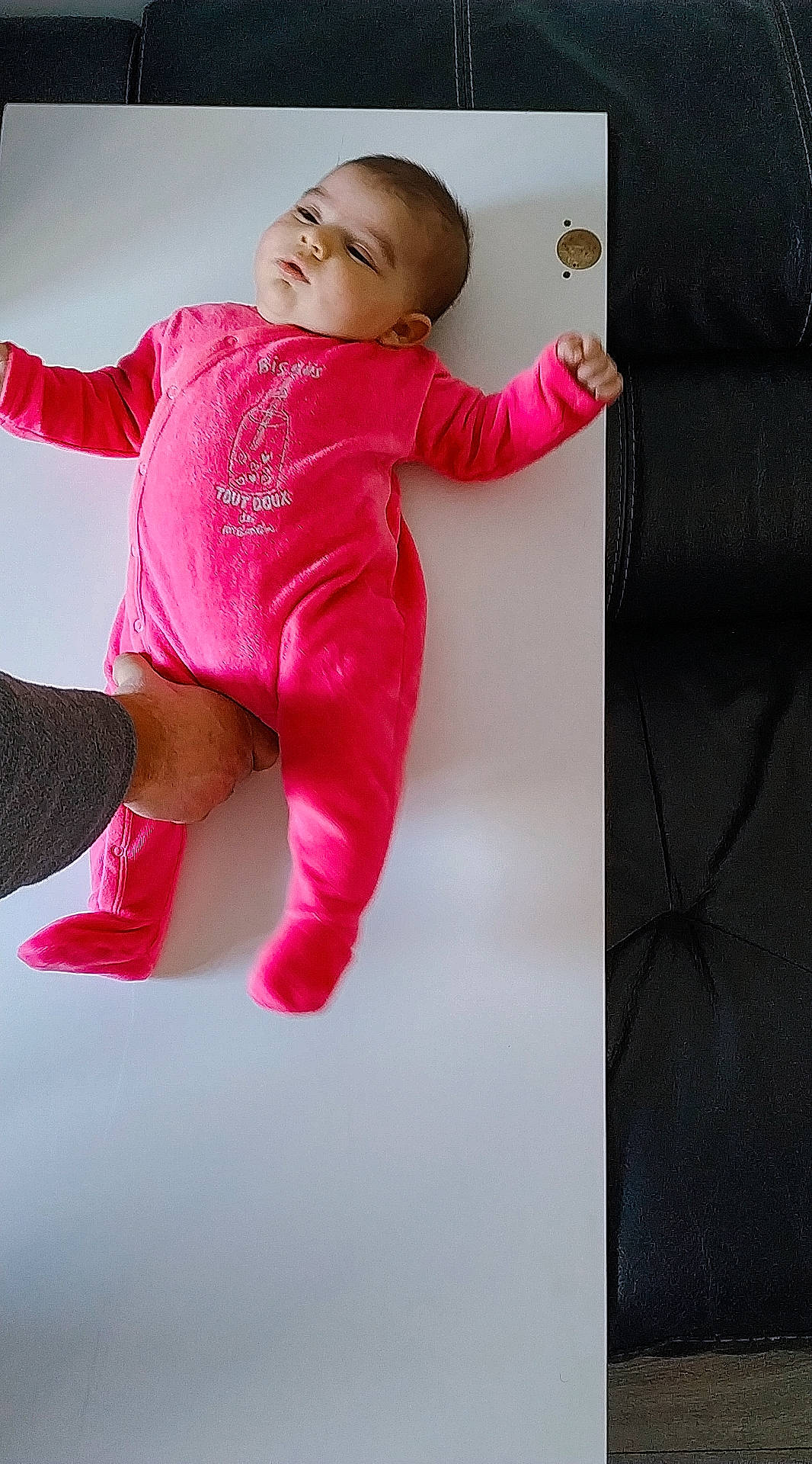 Indya participe au concours pour gagner de l'argent avec cette photo : baby, child, child_model, flooring, leg, magenta, material_property, person, photography, pink, play, red, shoe, toddler