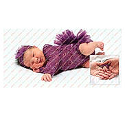 Massilya a rejoint le concours — aidez-le/la à gagner de superbes lots ! newborn, baby, infant, purple_outfit, headband, sleeping, smiling, hands, adult_hands, white_background, portrait, cute, tenderness, child, studio_photo, lying_down, baby_clothing, soft_lighting, closeup, peaceful