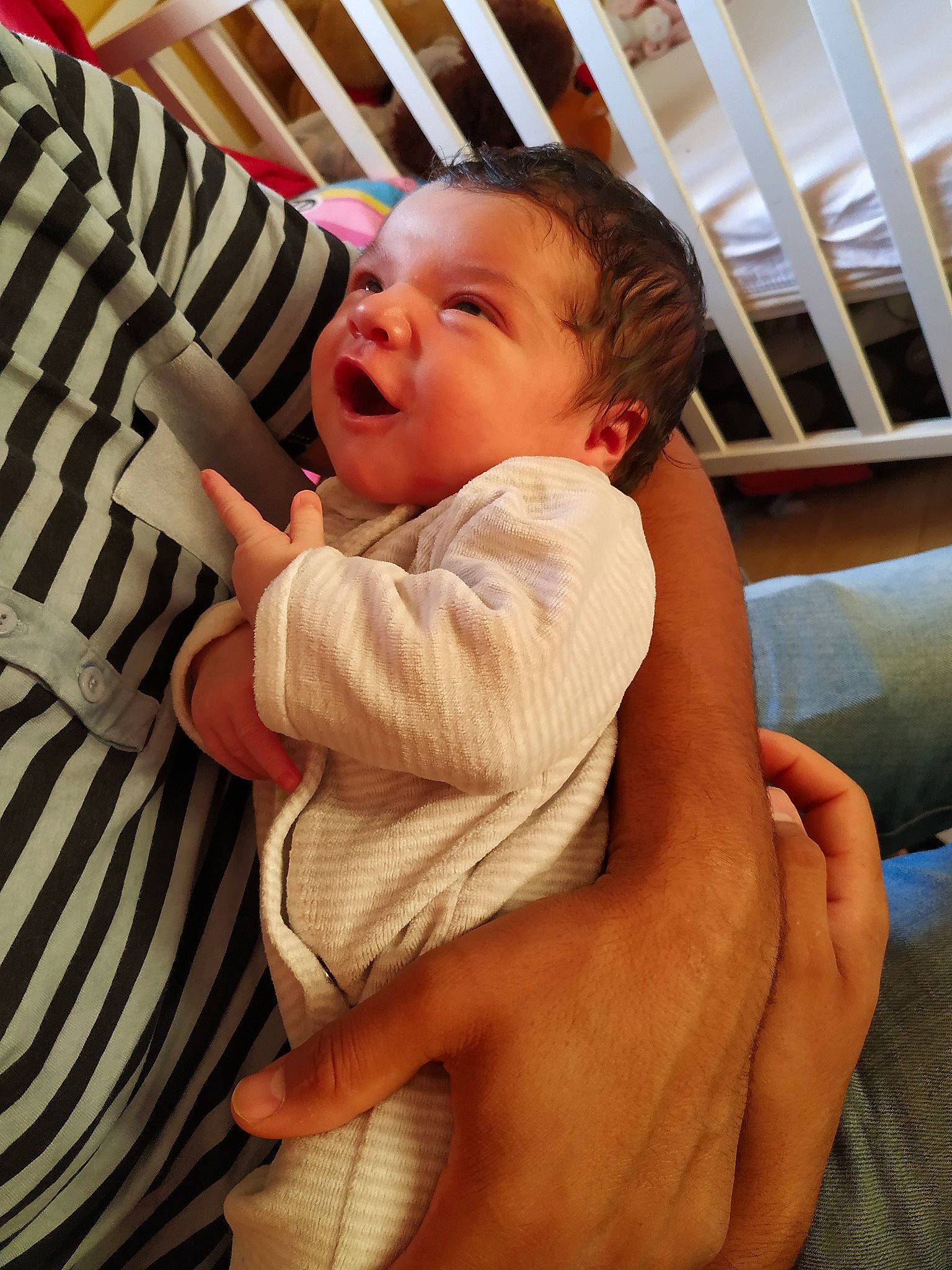 Cynthia a rejoint le concours — aidez-le/la à gagner de superbes lots ! arm, baby, cheek, child, comfort, finger, gesture, hand, leg, neck, nose, person, skin, sleep, thumb, toddler