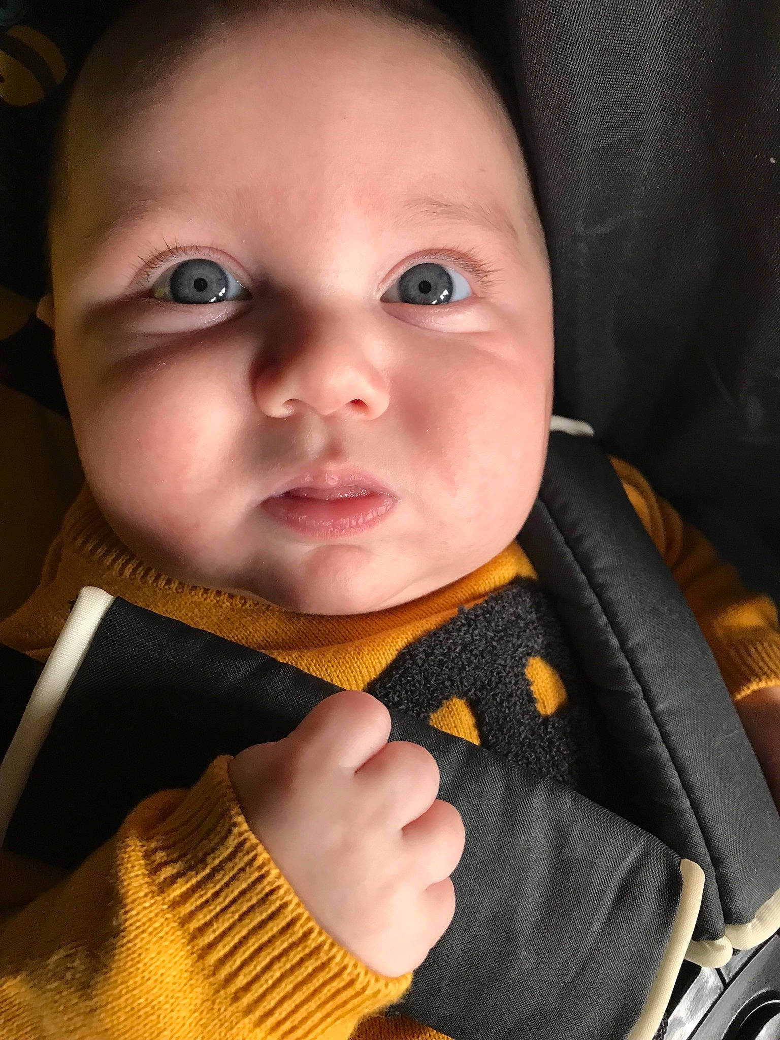 Anthone participe au concours pour gagner de l'argent avec cette photo : baby, cheek, child, chin, close_up, eye, eyebrow, face, forehead, hand, head, lip, mouth, nose, person, photography, portrait_photography, skin, smile, toddler