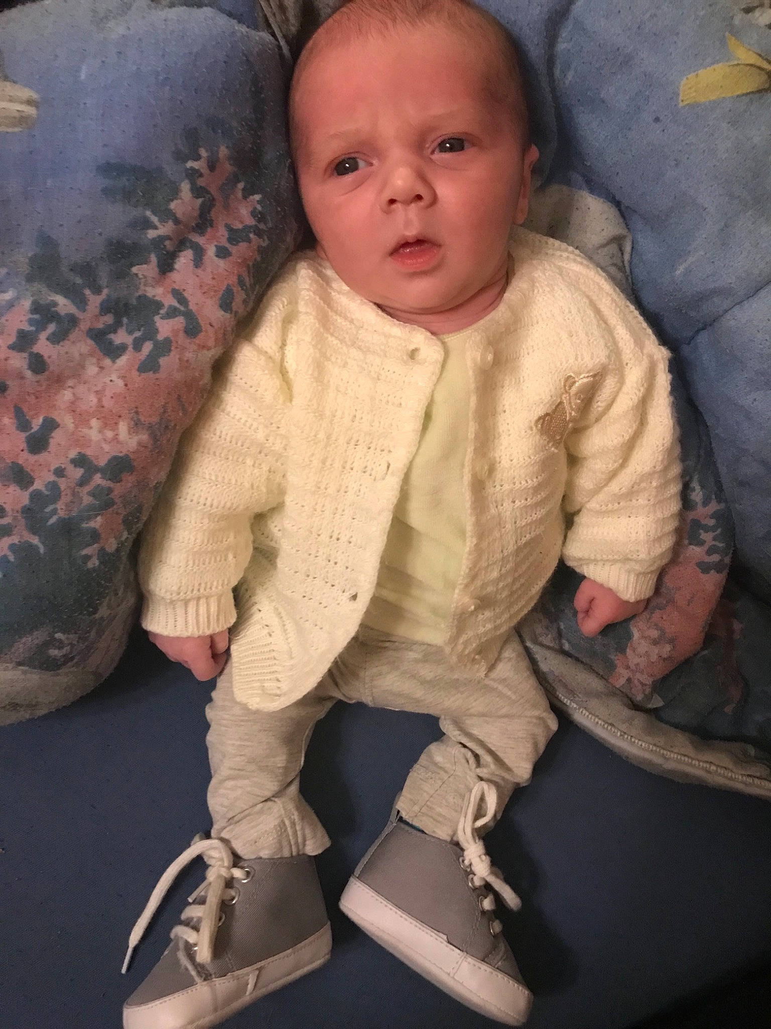 Anthone participe au concours pour gagner de l'argent avec cette photo : baby, cheek, child, head, person, sitting, skin, smile, toddler