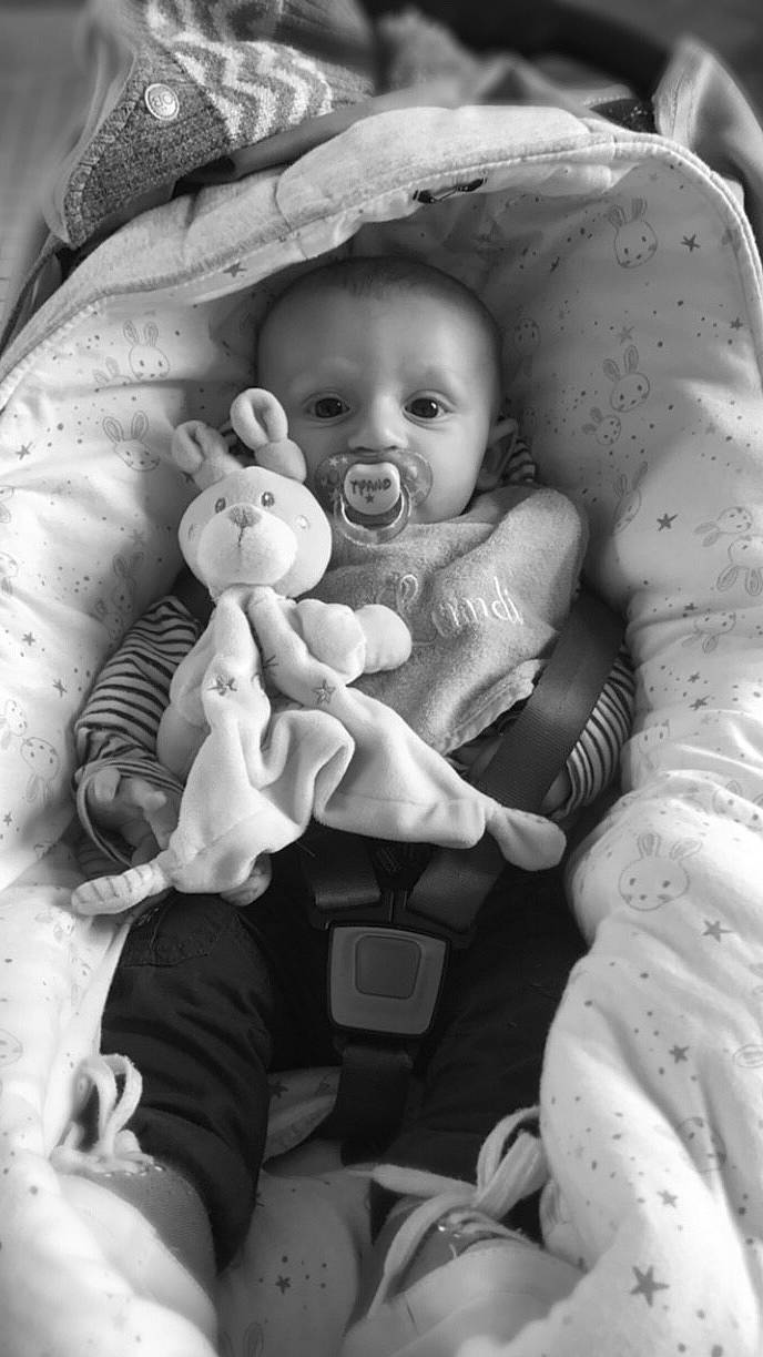 Tyano participe au concours pour gagner de l'argent avec cette photo : baby, birth, black_and_white, child, monochrome, monochrome_photography, person, photograph, photography, play, product, sibling, smile, snapshot, stock_photography, style, toddler