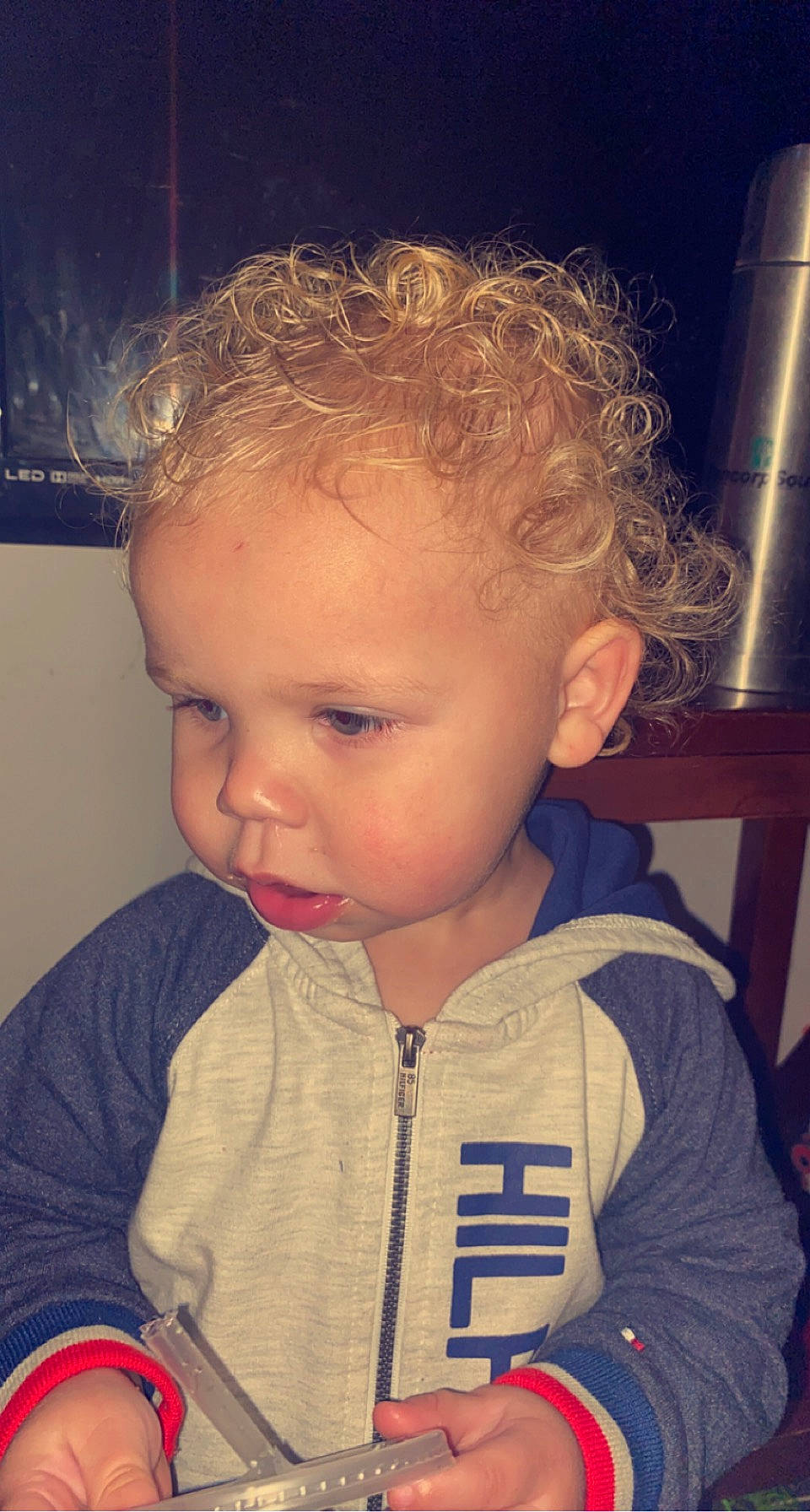 Andre is registered to the contest to win money with this photo: baby, baby_toddler_clothing, cheek, chin, cool, ear, eyelash, facial_expression, finger, forehead, hairstyle, human, iris, lip, mouth, nose, organ, person, skin, sleeve