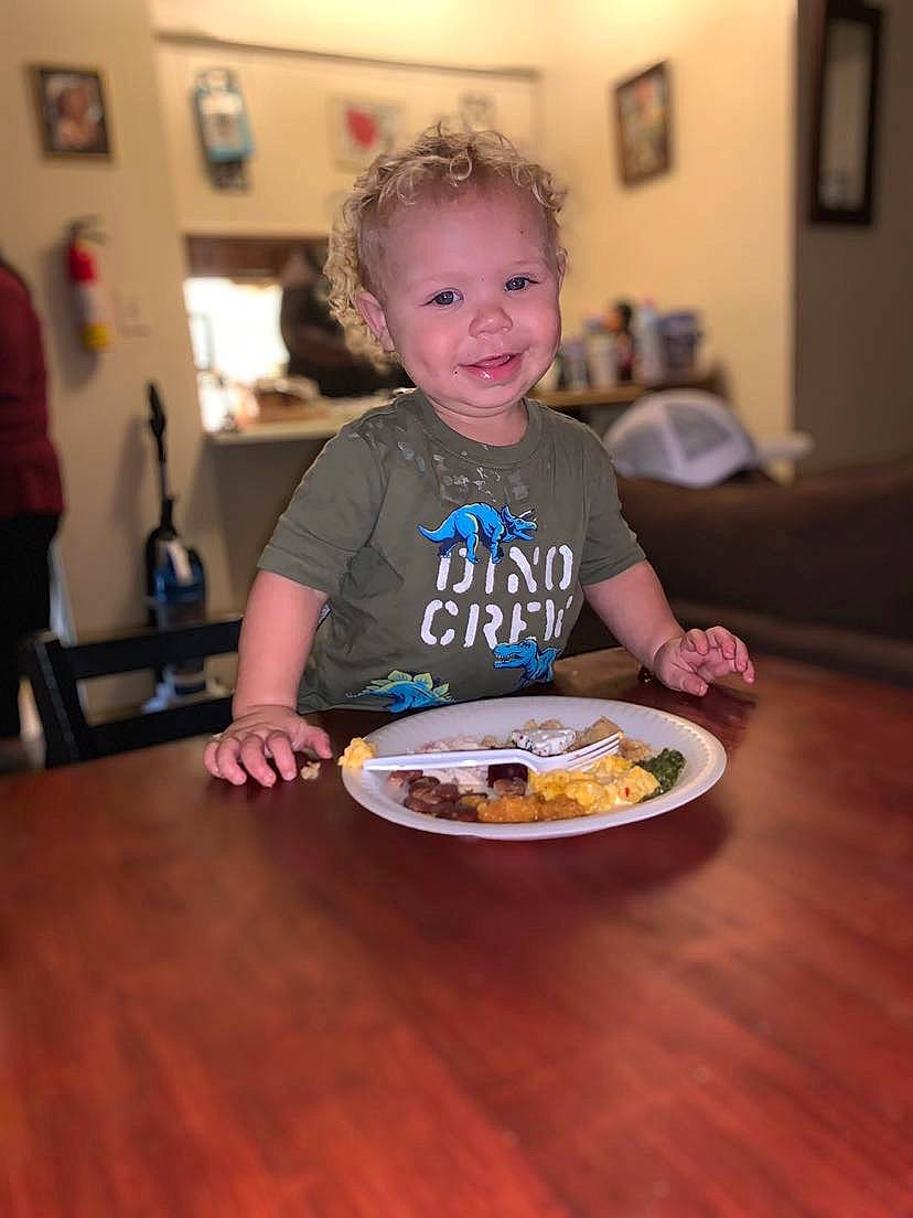 Andre is registered to the contest to win money with this photo: comfort_food, cooking, cuisine, dish, dishware, event, floor, flooring, food, fun, happy, hardwood, joy, person, picture_frame, plate, smile, t_shirt, table, tableware