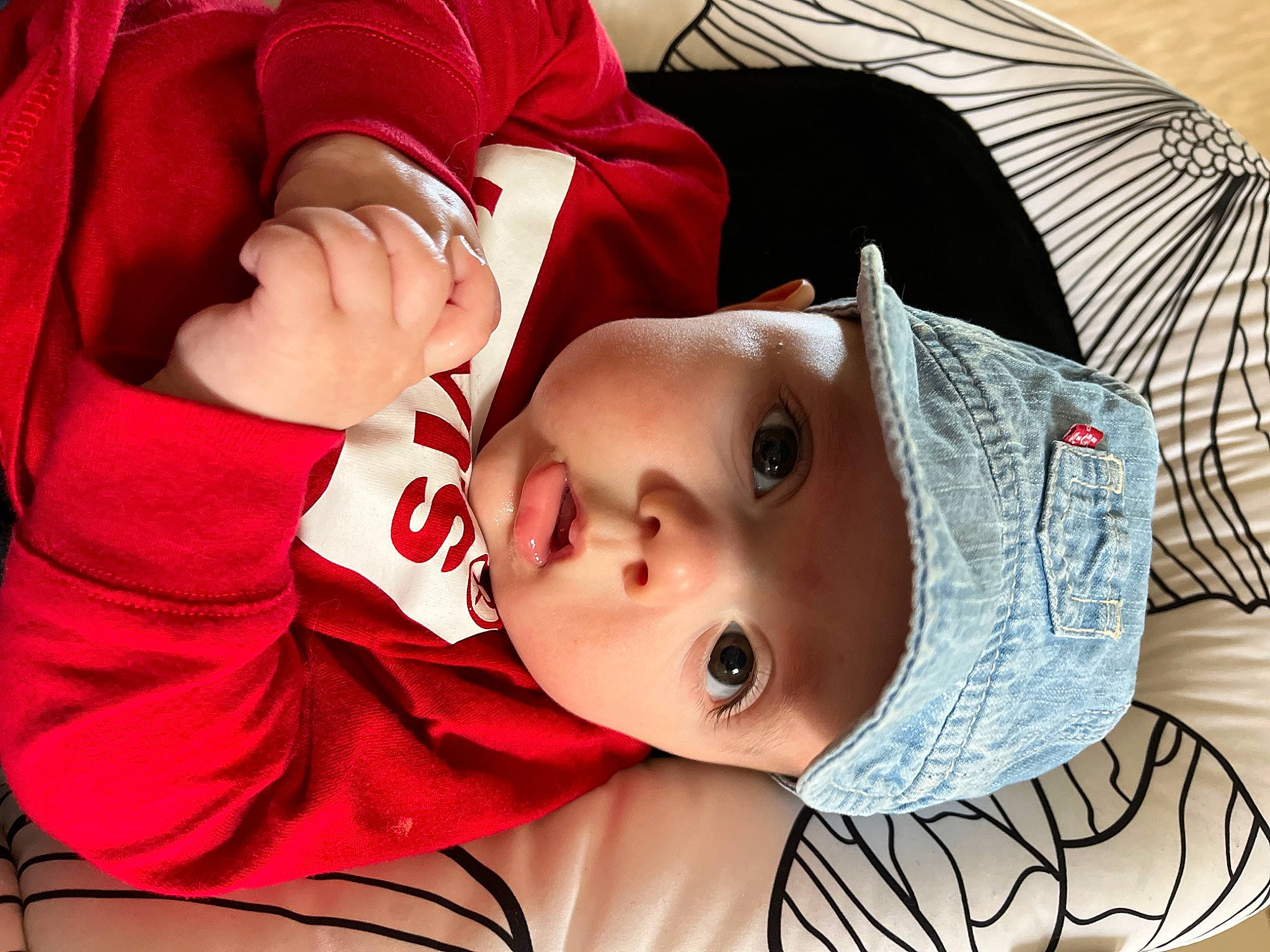 Milann participe au concours pour gagner de l'argent avec cette photo : baby_toddler_clothing, black_hair, cheek, chin, comfort, eye, eyebrow, eyelash, happy, headgear, headwear, lip, mouth, neck, nose, person, pink, product, red, skin