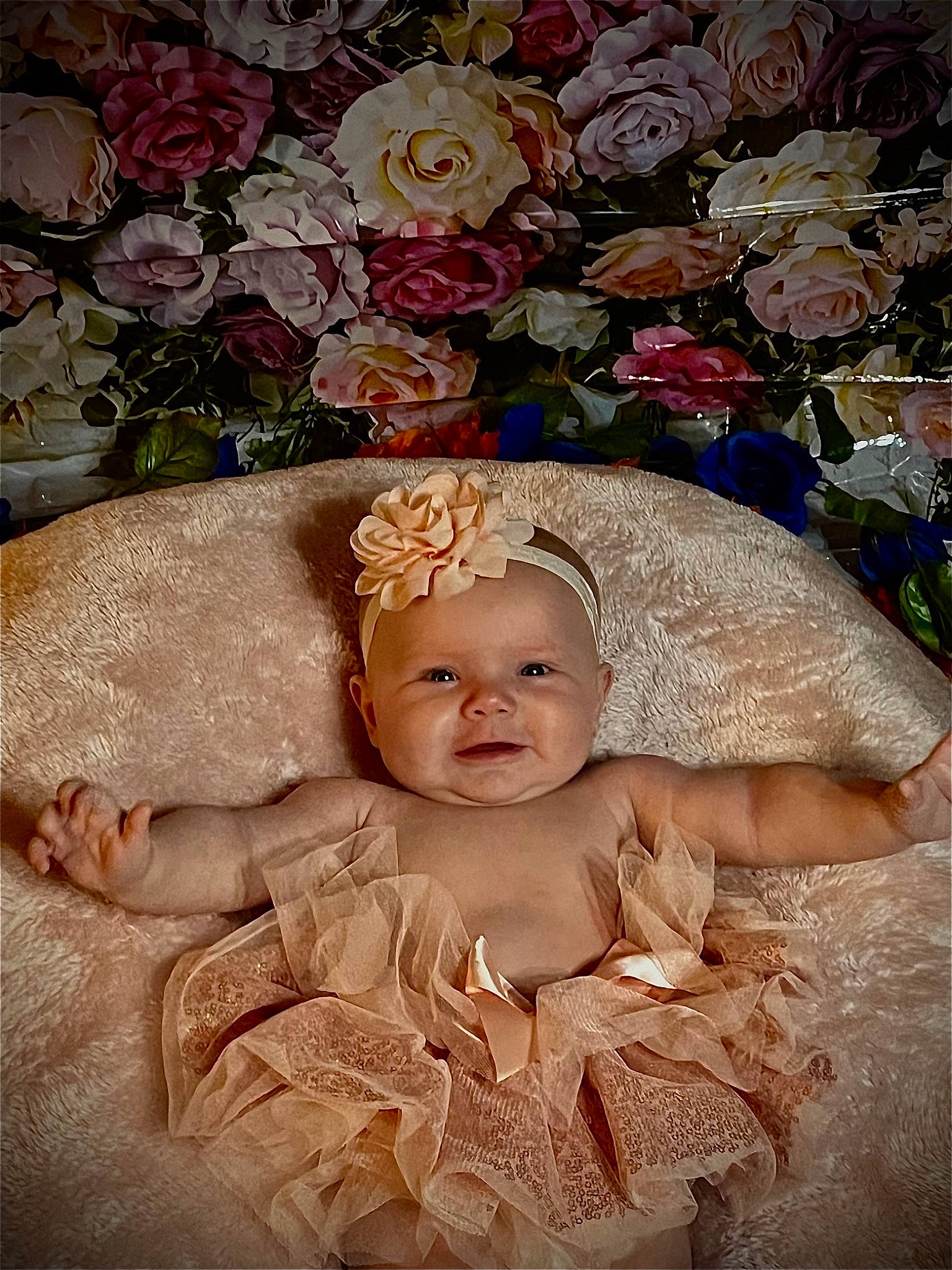 Lucy is registered to the contest to win money with this photo: baby, baby_toddler_clothing, cut_flowers, event, fashion_accessory, flower, flower_arranging, happy, headband, headpiece, linens, peach, person, petal, pink, plant, rose, rose_family, rose_order, textile
