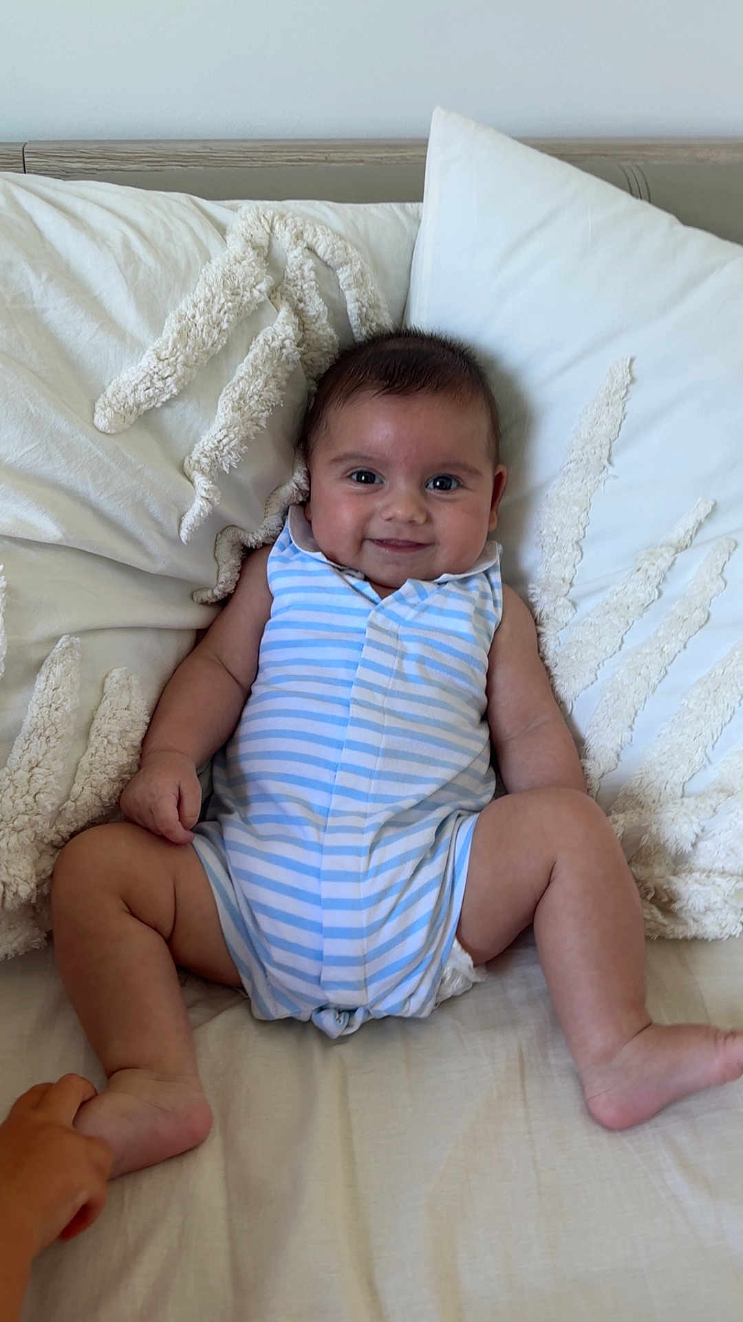 Alessio participe au concours pour gagner de l'argent avec cette photo : baby, smiling, striped_clothing, indoor, couch, pillows, plush, cute, child, infant, happy, person, sitting, skin, hand, foot, face, head, comfort, relaxation