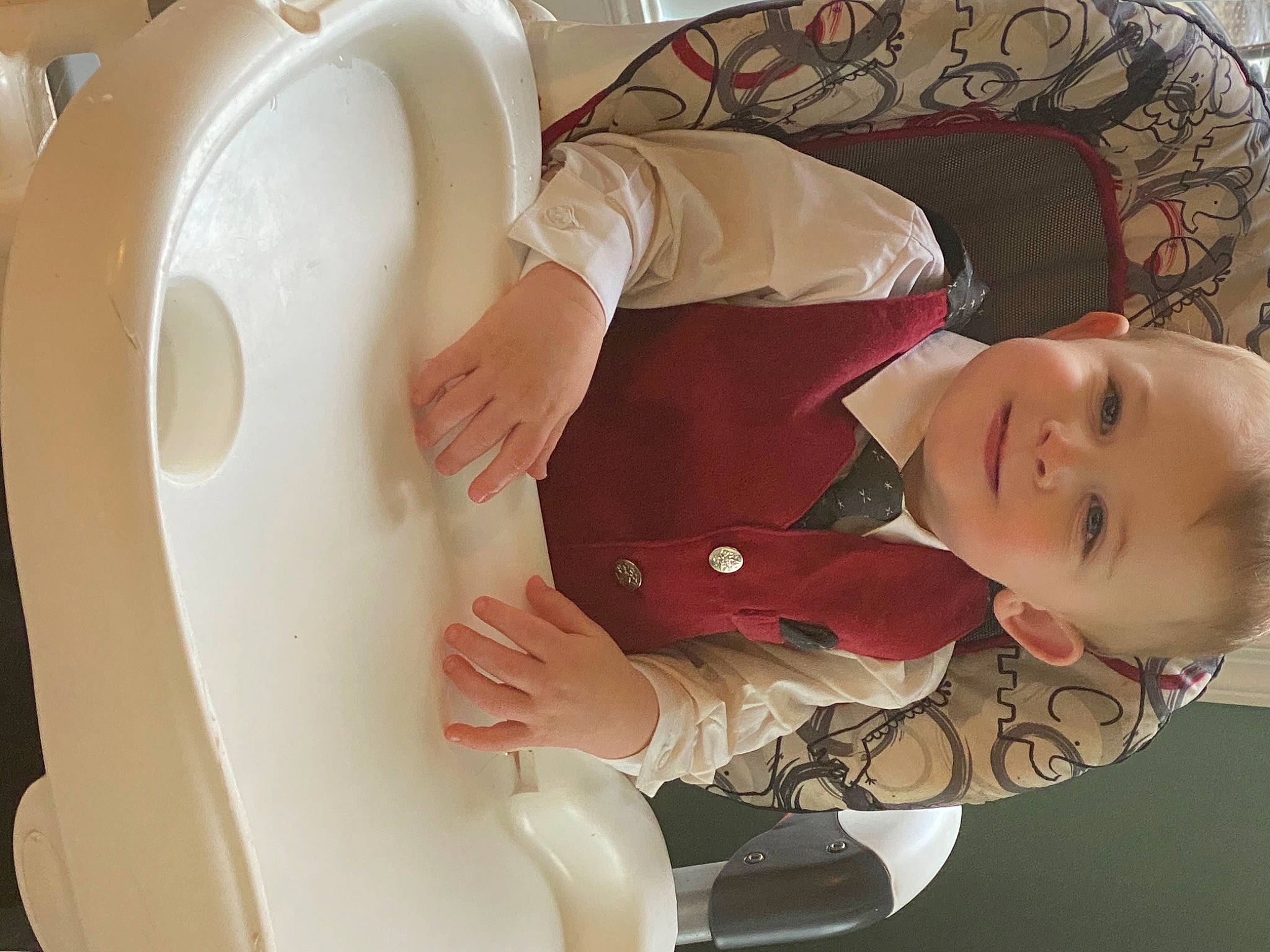 Declan is registered to the contest to win money with this photo: arm, baby, baby_products, baby_toddler_clothing, chair, child, circle, comfort, eye, hand, happy, human_body, joy, person, room, sitting, skin, sleeve, smile, toddler