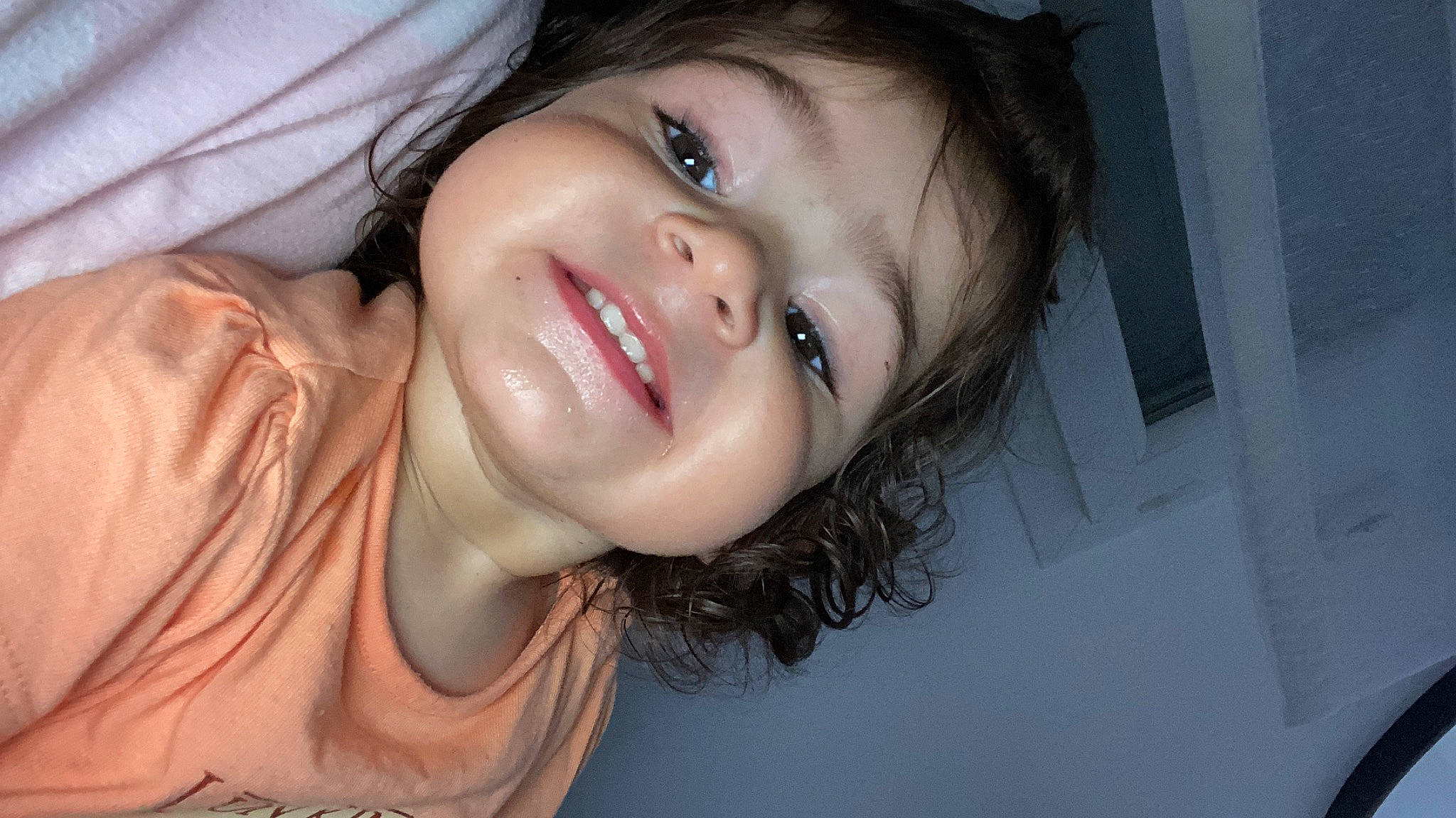 Berrâ a rejoint le concours — aidez-le/la à gagner de superbes lots ! cheek, chin, ear, eyebrow, eyelash, flash_photography, forehead, gesture, happy, human_body, iris, jaw, lip, mouth, neck, nose, organ, person, skin, smile