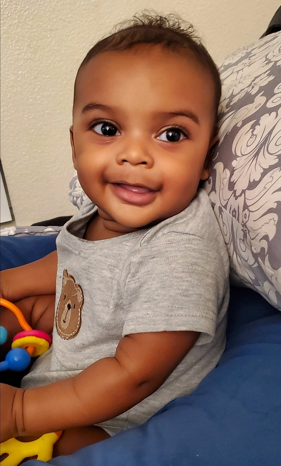 Bryan is registered to the contest to win money with this photo: cheek, chin, comfort, elbow, eyelash, flash_photography, forehead, fun, gesture, hairstyle, happy, head, iris, joy, lip, mouth, muscle, nose, person, skin