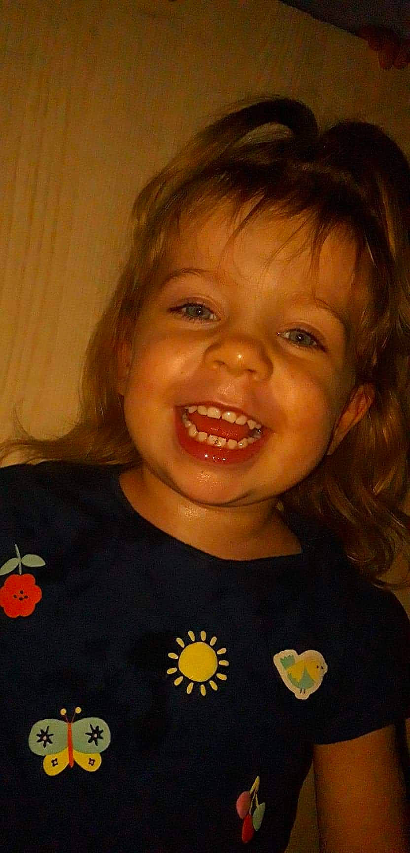 Maelys participe au concours pour gagner de l'argent avec cette photo : cheek, child, chin, eye, eyebrow, face, facial_expression, forehead, fun, hair, hairstyle, head, iris, joy, lip, mouth, nose, organ, person, skin