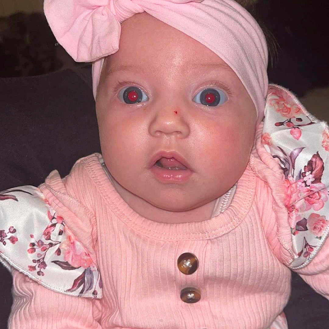 Lélya participe au concours pour gagner de l'argent avec cette photo : accessories, baby, bonnet, cap, clothing, coat, costume, dress, face, hat, head, headband, jacket, jewelry, machine, necklace, person, photography, portrait, screw