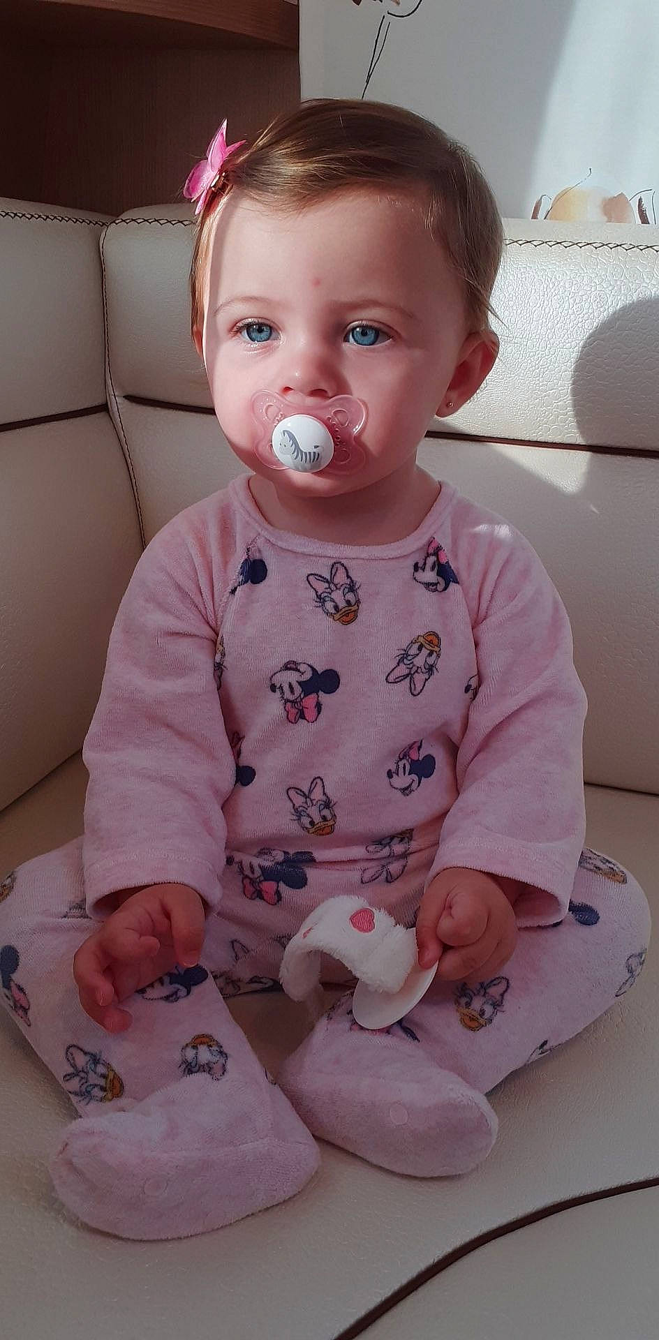 Lizzy a rejoint le concours — aidez-le/la à gagner de superbes lots ! baby, baby_toddler_clothing, cheek, child, dress, eye, eyelash, face, head, iris, lip, mouth, neck, nose, person, pink, product, skin, sleeve, toddler