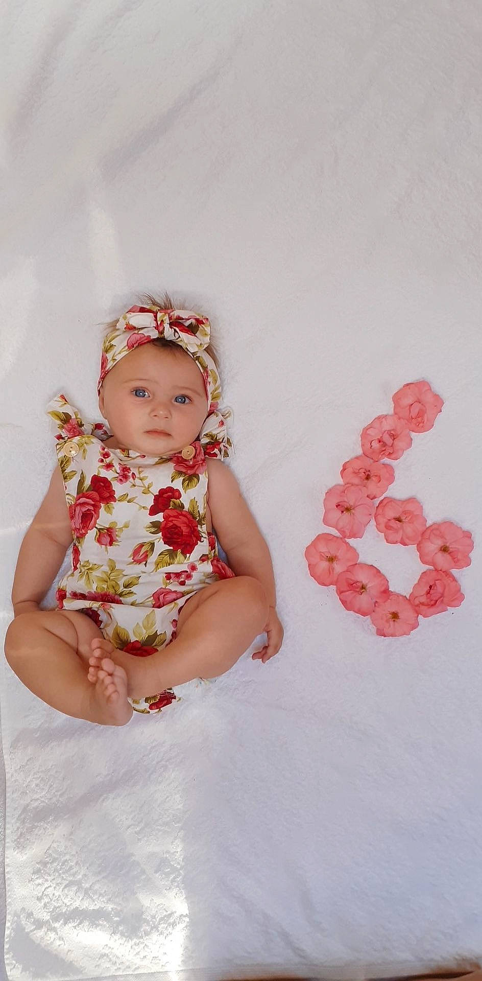 Lizzy participe au concours pour gagner de l'argent avec cette photo : baby, baby_toddler_clothing, child, costume_accessory, fashion_accessory, hair_accessory, headgear, headpiece, headwear, person, pink, product, toddler