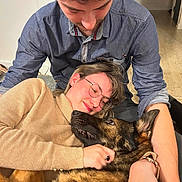 Tulum a rejoint le concours — aidez-le/la à gagner de superbes lots ! accessories, adult, animal, canine, childbirth, doctor, dog, face, germanshepherd, glasses, head, male, man, people, person, pet, photography, portrait, puppy, veterinarian