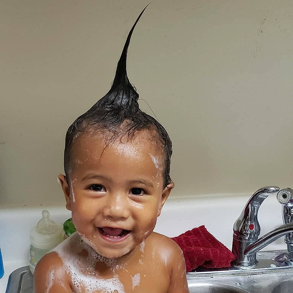 Zviana is registered to the contest to win money with this photo: bathing, black_hair, child, ear, face, forehead, hair, hairstyle, head, joy, person, skin, smile, toddler, washing, water