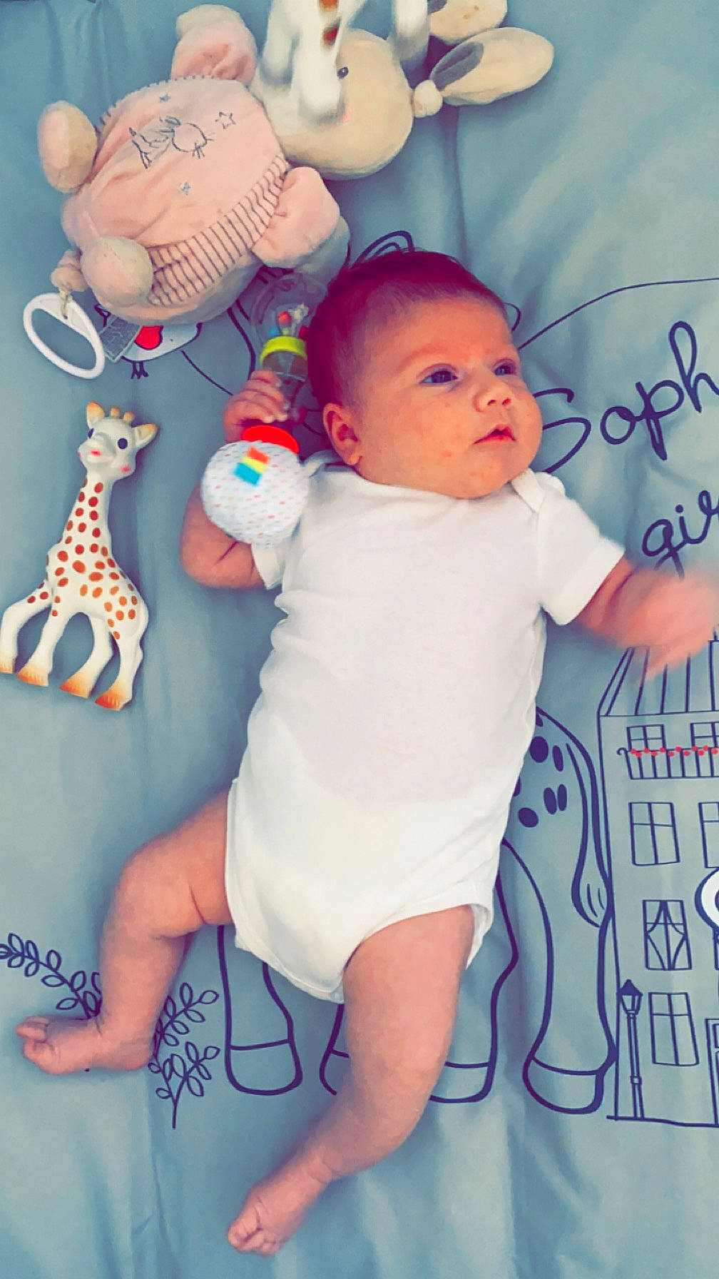 Mya participe au concours pour gagner de l'argent avec cette photo : baby, baby_sleeping, baby_toddler_clothing, cheek, child, comfort, finger, gesture, happy, human_body, pattern, person, pink, skin, sleeve, textile, thigh, thumb, toddler, toy