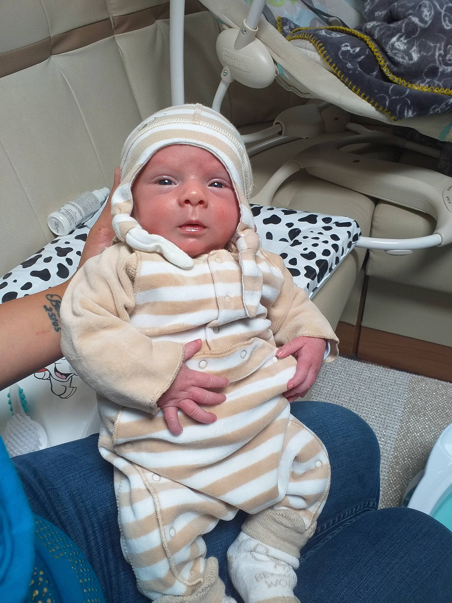 Romann a rejoint le concours — aidez-le/la à gagner de superbes lots ! baby, baby_products, child, headwear, person, product, toddler