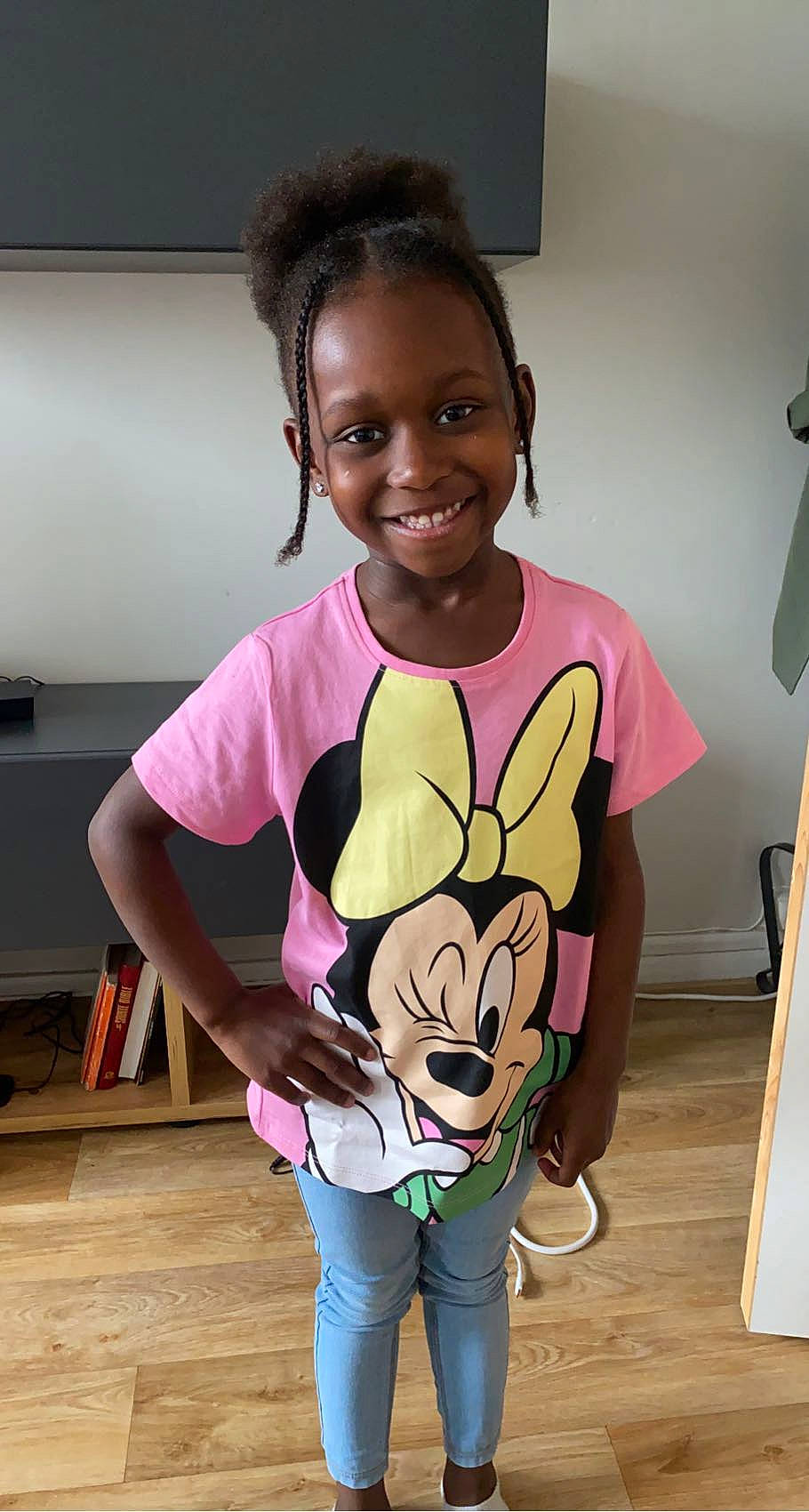 Ailnys participe au concours pour gagner de l'argent avec cette photo : arm, child, cornrows, eye, face, fun, hair, hairstyle, happy, insect, joy, magenta, neck, necklace, person, pink, shoulder, sleeve, smile, t_shirt