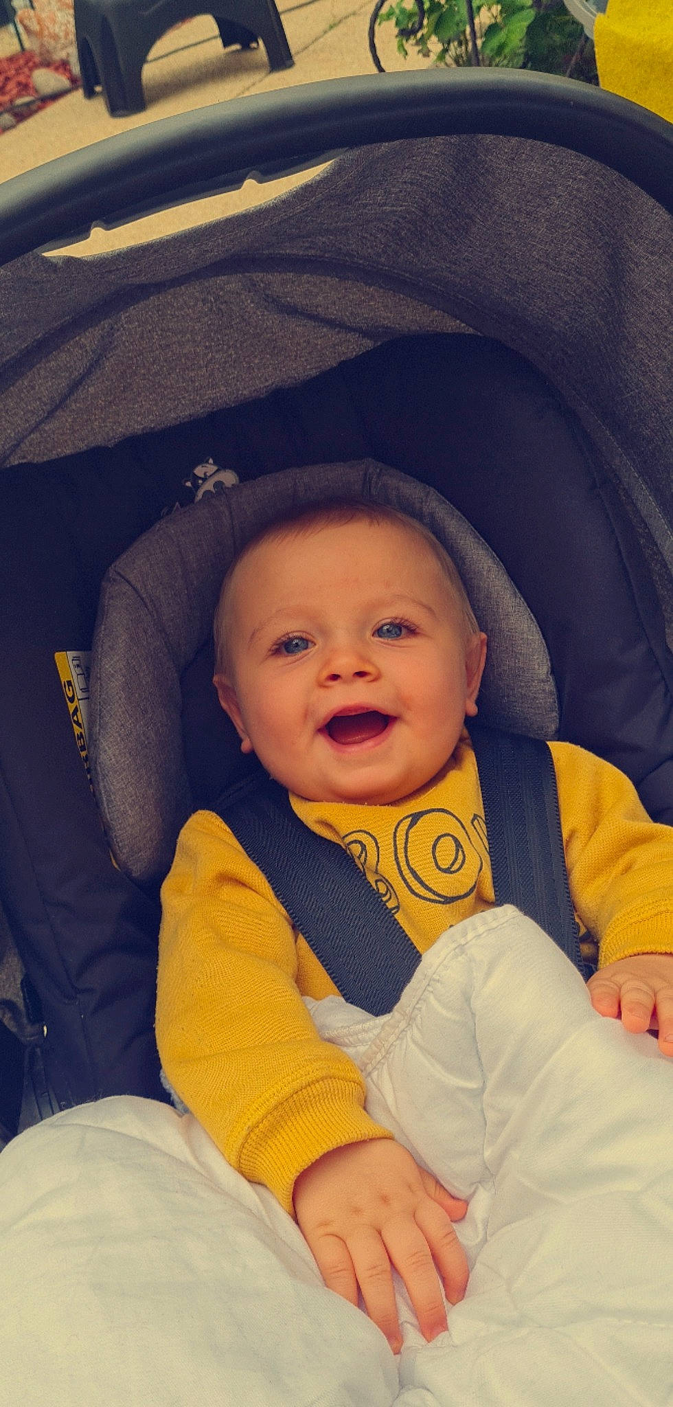 Nolan a rejoint le concours — aidez-le/la à gagner de superbes lots ! baby_carriage, baby_toddler_clothing, cheek, chin, comfort, cool, eye, eyebrow, gesture, hairstyle, happy, head, iris, mouth, nose, person, product, purple, skin, smile