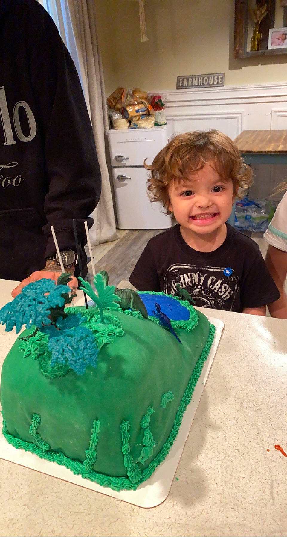 Joseph joined the competition — help win amazing prizes! baked_goods, birthday, birthday_cake, buttercream, cake, cake_decorating, cake_decorating_supply, dessert, electric_blue, event, fondant, green, happy, icing, joy, person, sleeve, smile, sugar_cake, sweetness
