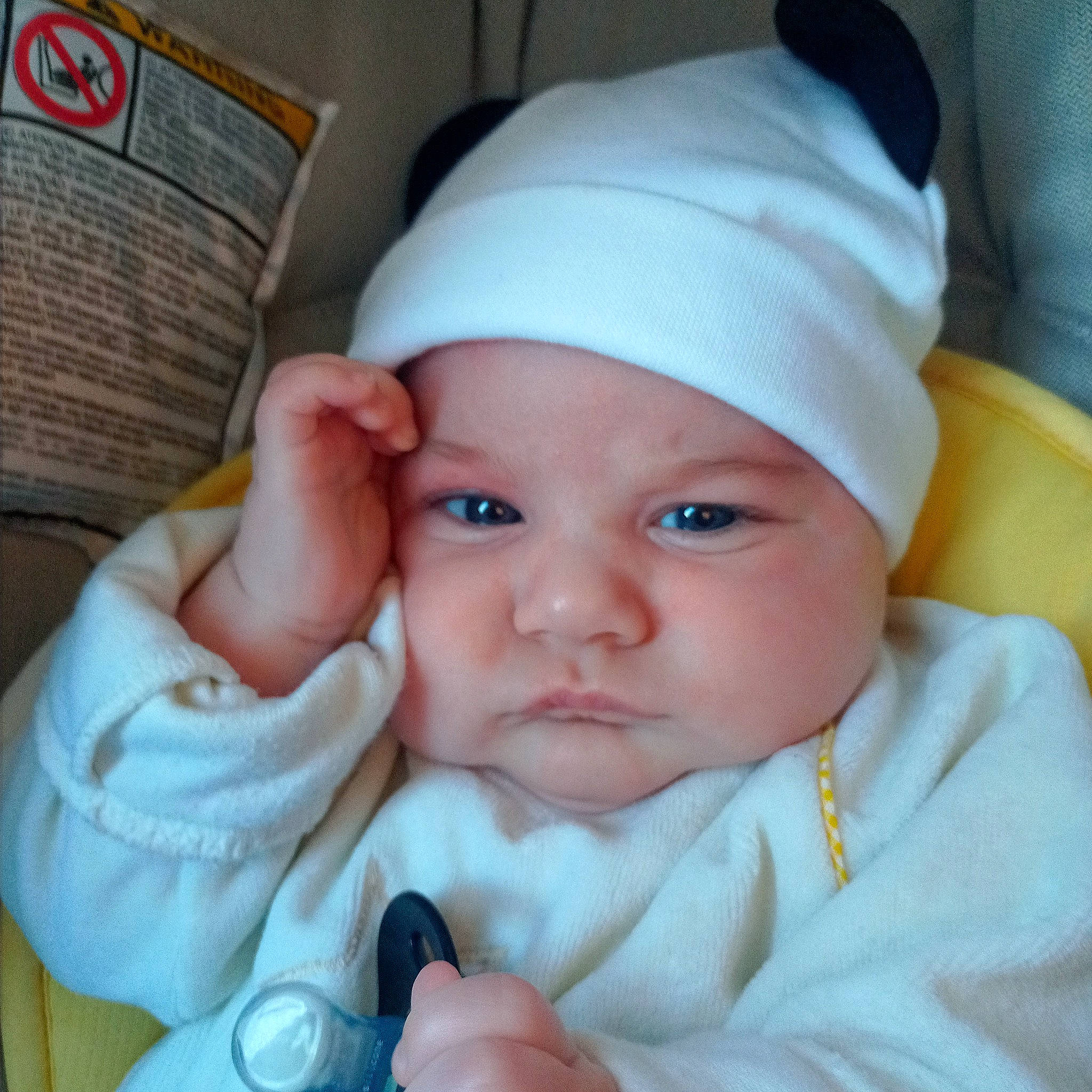 Sowan participe au concours pour gagner de l'argent avec cette photo : baby, baby_sleeping, baby_toddler_clothing, cheek, child, comfort, finger, gesture, head, headwear, linens, mouth, nail, nose, organ, person, pink, product, skin, textile