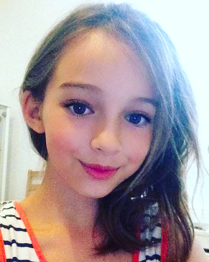 Djolinda participe au concours pour gagner de l'argent avec cette photo : beauty, black_hair, cheek, chin, eye, eyebrow, face, forehead, hair, hair_coloring, hairstyle, head, jaw, lip, long_hair, mouth, nose, person, photography, selfie