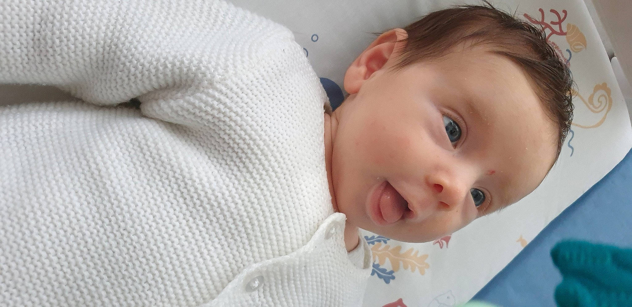 élise a rejoint le concours — aidez-le/la à gagner de superbes lots ! baby, baby_toddler_clothing, cheek, child, collar, comfort, dress_shirt, eyebrow, eyelash, happy, iris, linens, lip, nose, pattern, person, portrait_photography, skin, sleeve, smile