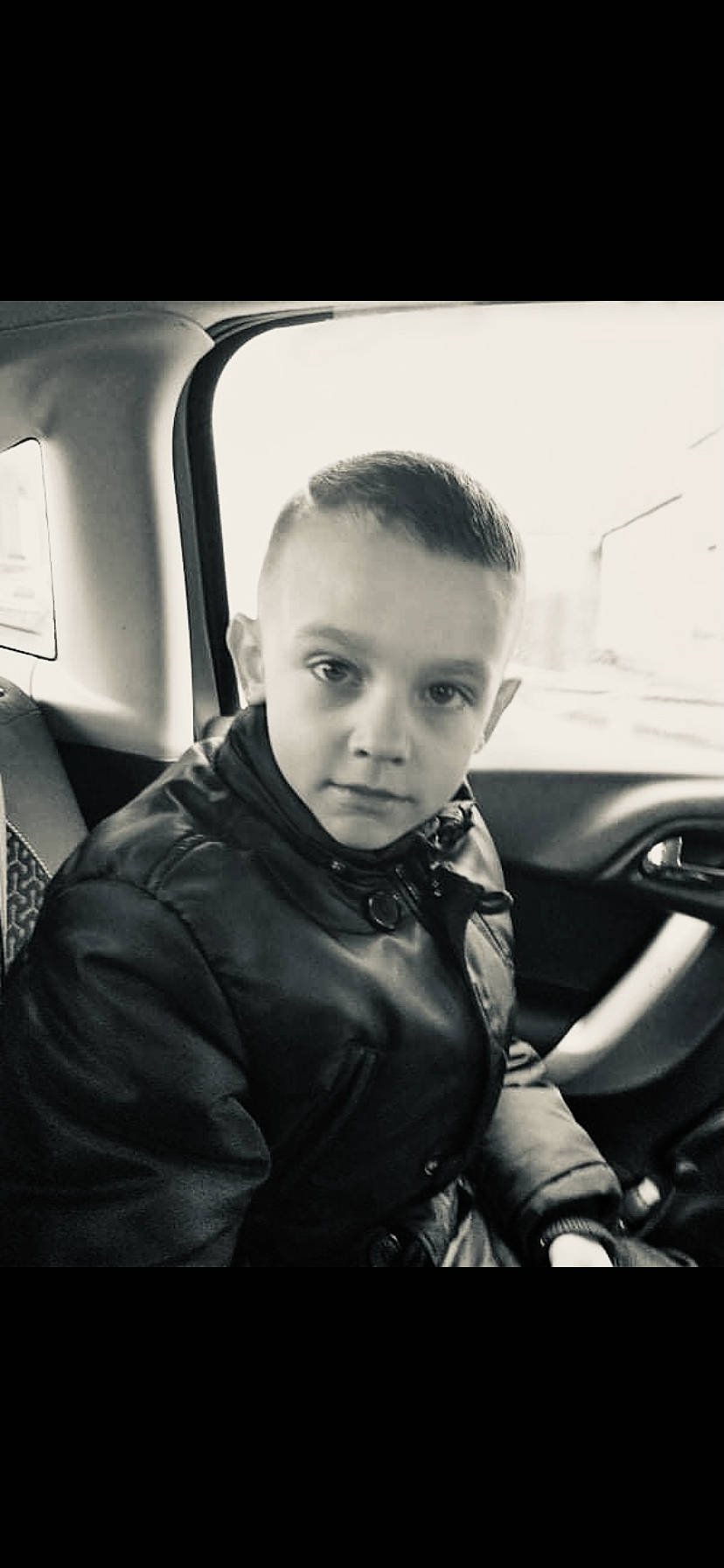 Clément a rejoint le concours — aidez-le/la à gagner de superbes lots ! automotive_design, car_seat, eyewear, family_car, flash_photography, formal_wear, fun, happy, jacket, luxury_vehicle, monochrome, monochrome_photography, motor_vehicle, outerwear, person, personal_luxury_car, sitting, steering_wheel, style, vehicle_door