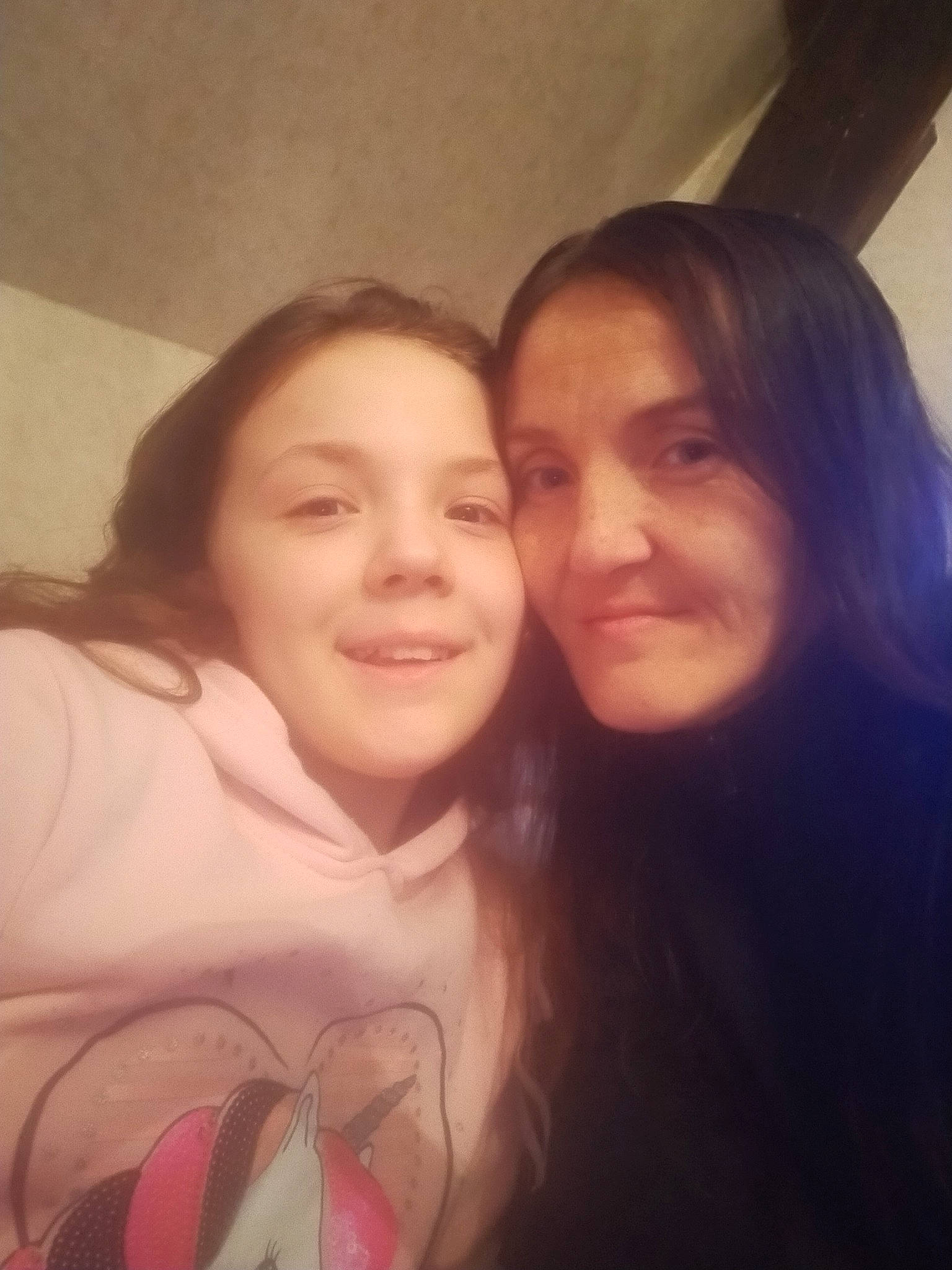 Lindsay a rejoint le concours — aidez-le/la à gagner de superbes lots ! beauty, black_hair, cheek, child, face, forehead, friendship, fun, happy, joy, lip, long_hair, love, nose, person, photography, selfie, sibling, skin, smile