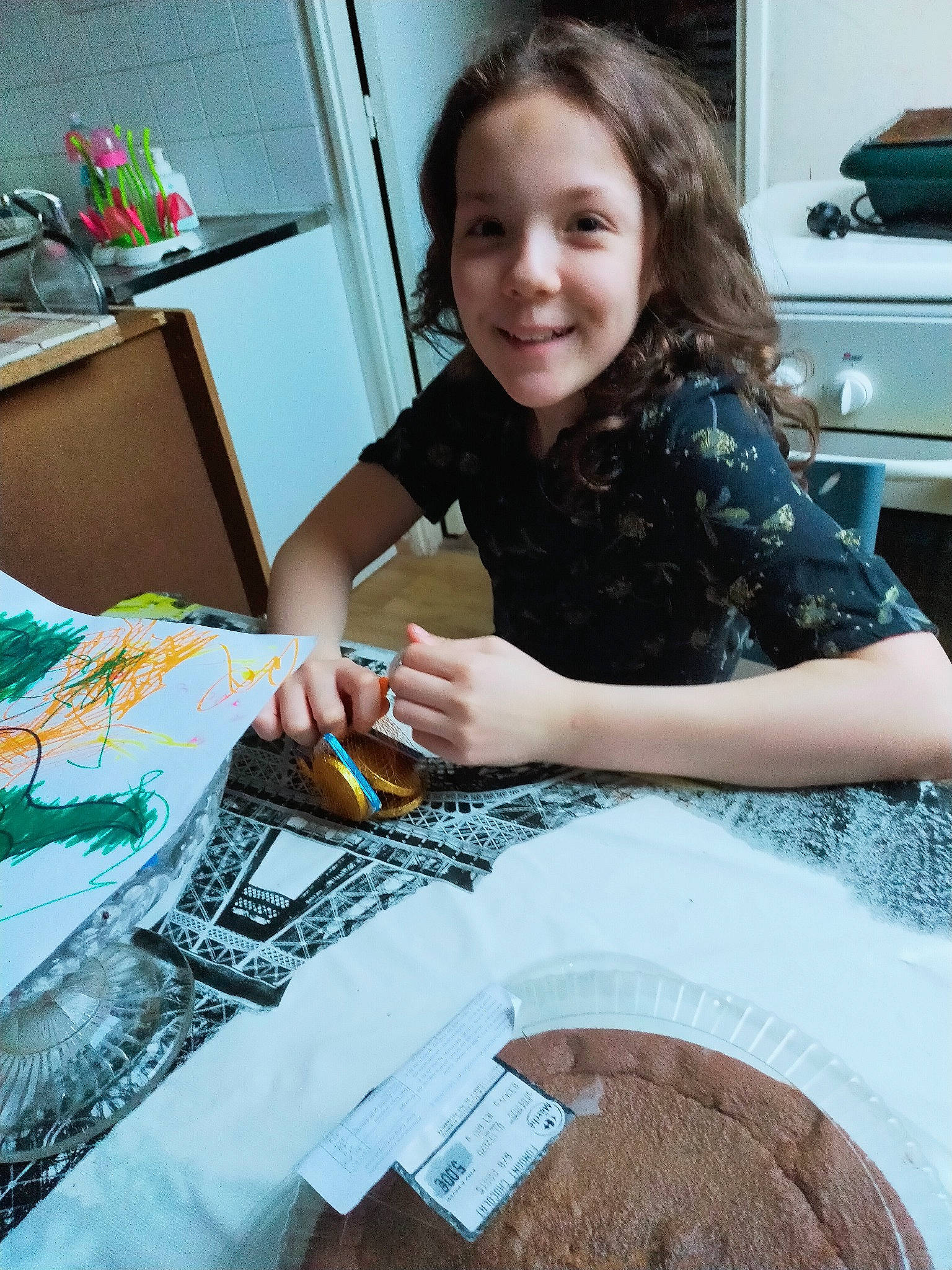 Lindsay a rejoint le concours — aidez-le/la à gagner de superbes lots ! baking, child, food, joy, person, play, t_shirt, toddler