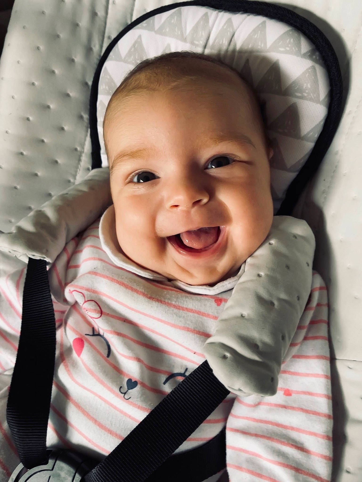 Elena participe au concours pour gagner de l'argent avec cette photo : baby, baby_laughing, baby_products, baby_toddler_clothing, beauty, cheek, child, comfort, cool, facial_expression, fun, happy, iris, joy, mammal, outerwear, person, product, skin, sleeve