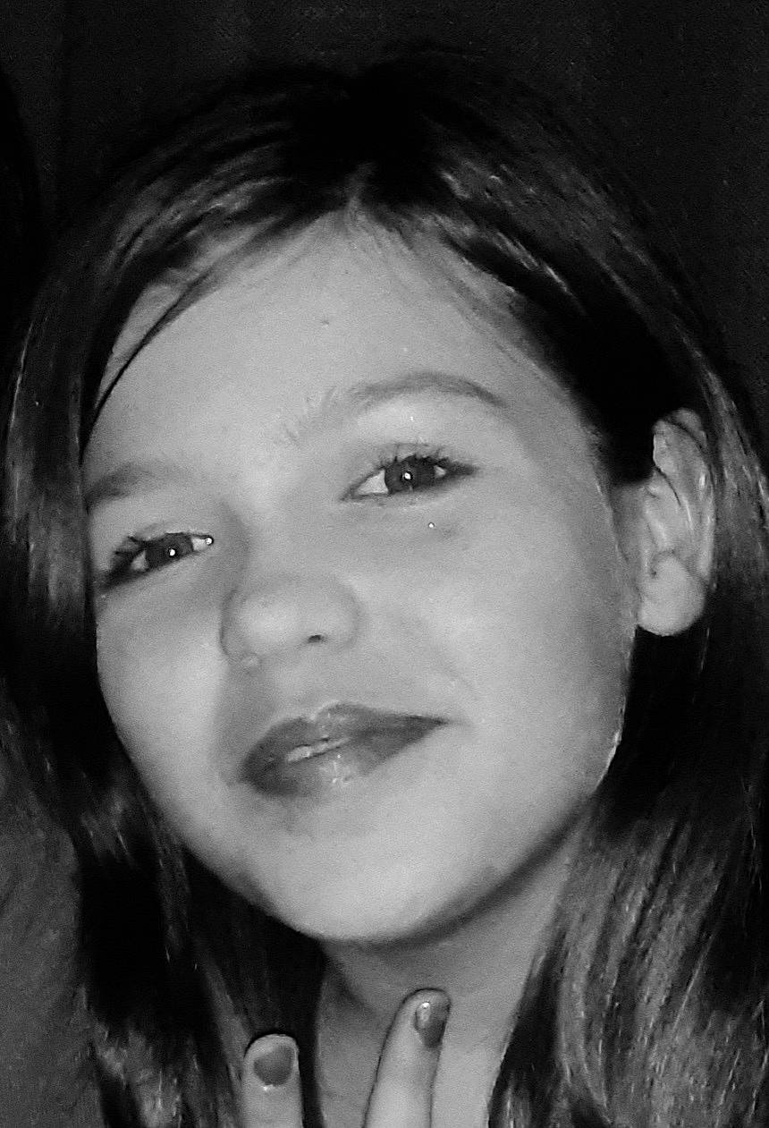 Lou-ann participe au concours pour gagner de l'argent avec cette photo : black, black_and_white, cheek, ear, eye, eyebrow, eyelash, flash_photography, hair, happy, iris, jaw, joy, lip, mouth, neck, nose, person, skin, smile