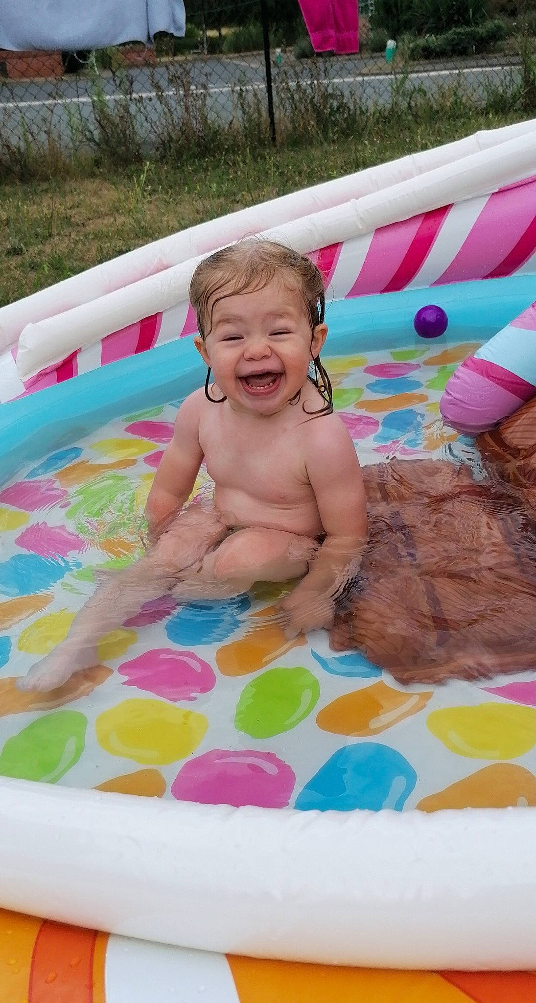 Alyah a rejoint le concours — aidez-le/la à gagner de superbes lots ! baby, baby_products, bathing, bathtub, child, fun, games, inflatable, leisure, person, play, product, recreation, toddler, toy