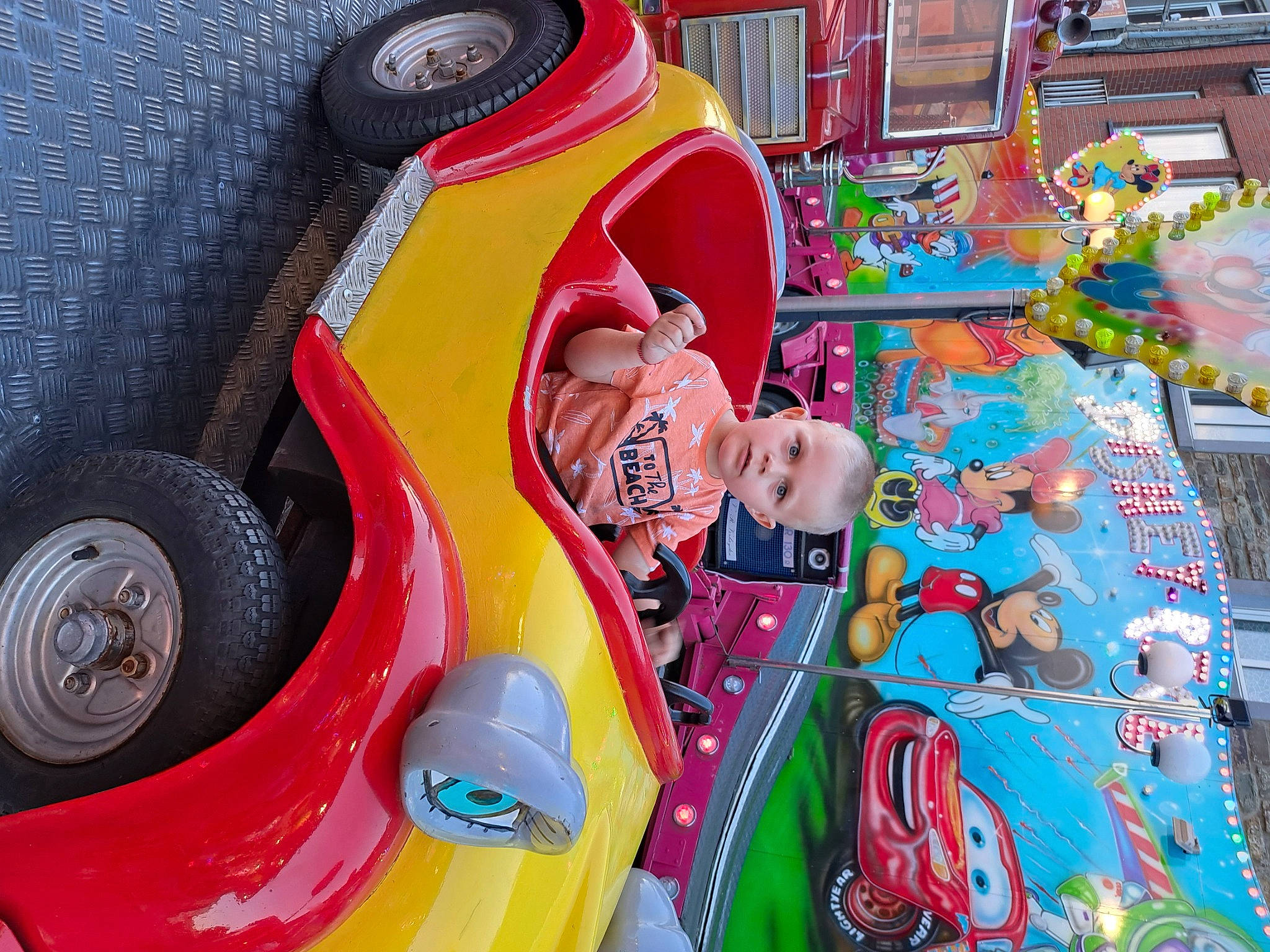 Prelipcean a rejoint le concours — aidez-le/la à gagner de superbes lots ! amusement_park, art, automotive_design, automotive_exterior, automotive_tire, automotive_wheel_system, bumper, event, fender, fun, games, leisure, motor_vehicle, person, recreation, rim, synthetic_rubber, tire, toy, vehicle_door