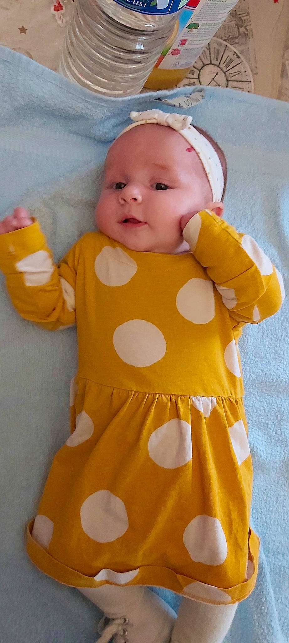 Leyla participe au concours pour gagner de l'argent avec cette photo : baby, baby_toddler_clothing, cheek, child, day_dress, dress, face, happy, head, human_body, neck, one_piece_garment, orange, pattern, person, skin, sleeve, t_shirt, toddler, white