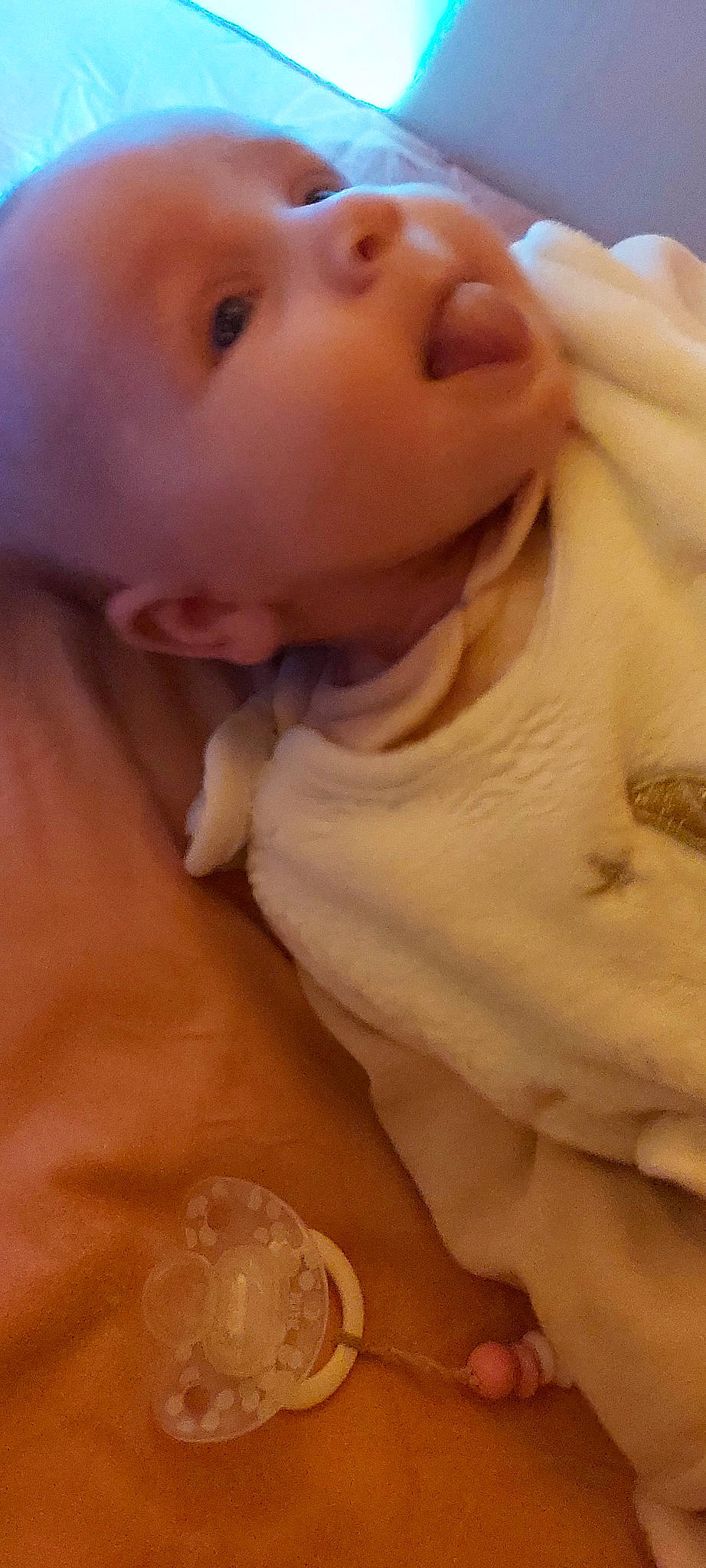 Leyla a rejoint le concours — aidez-le/la à gagner de superbes lots ! baby, cheek, ear, eye, eyelash, finger, gesture, hair, hand, happy, head, jaw, lip, mouth, nail, neck, nose, organ, person, skin