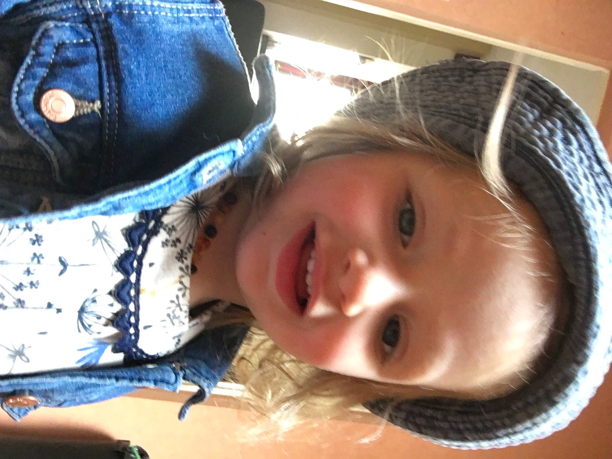 Cleymence participe au concours pour gagner de l'argent avec cette photo : black_hair, brown_hair, cheek, child, cool, electric_blue, eyelash, fashion_accessory, happy, hat, headgear, headwear, iris, jaw, lip, material_property, nose, person, selfie, smile