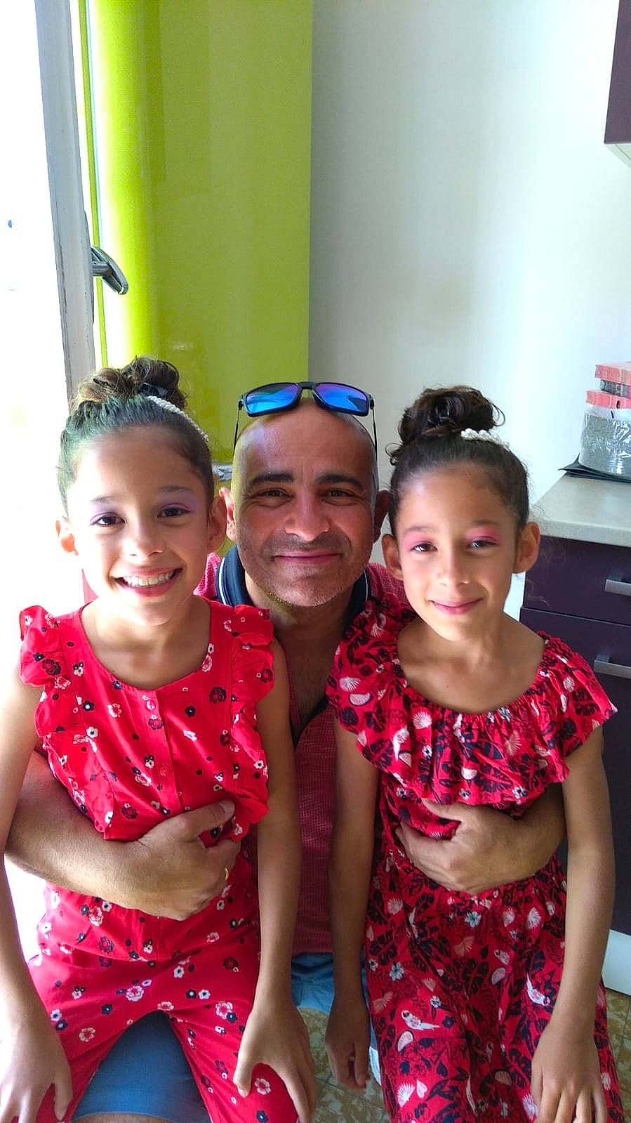 Apolline a rejoint le concours — aidez-le/la à gagner de superbes lots ! child, fun, happy, joy, magenta, person, smile